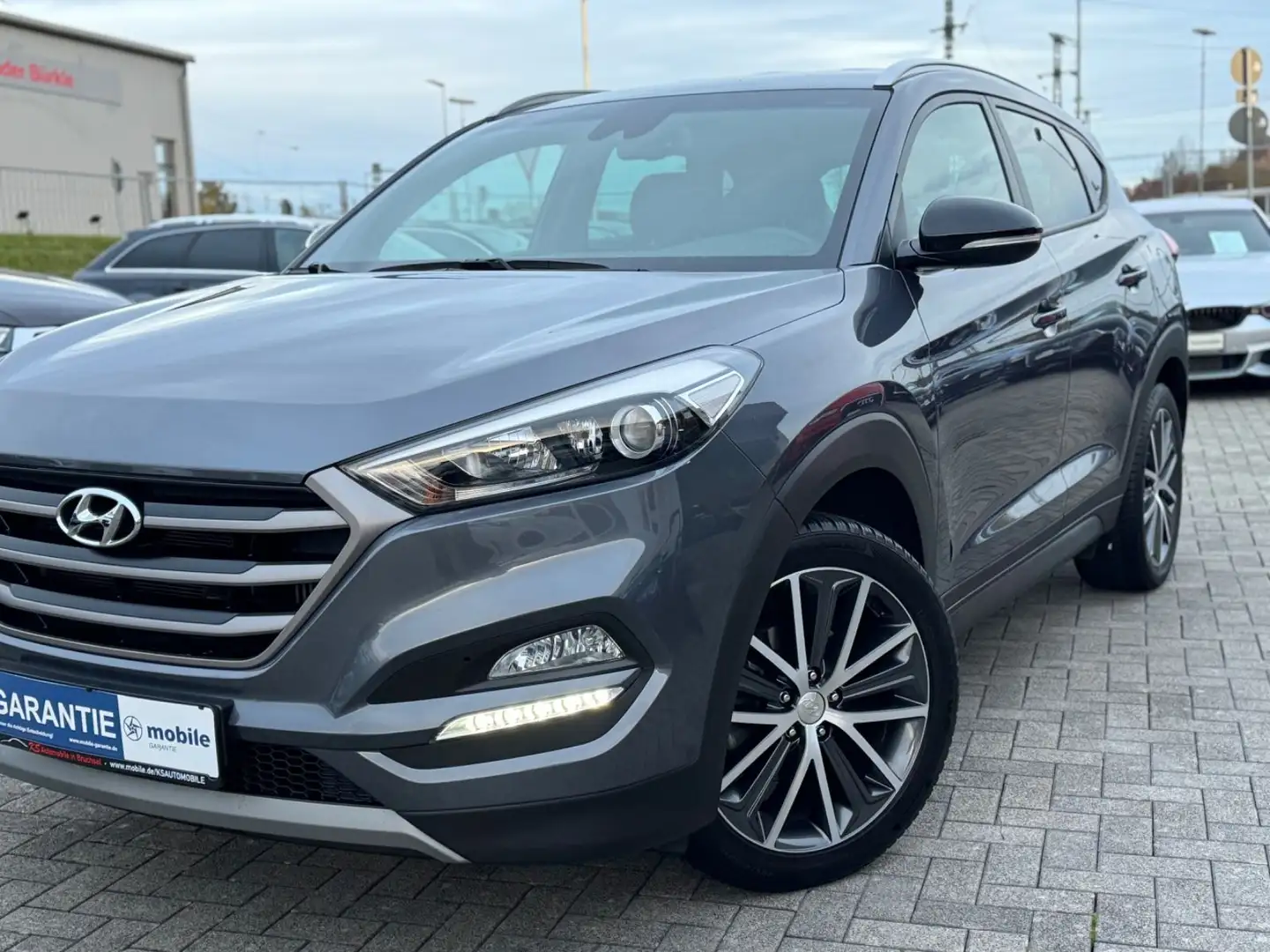 Hyundai TUCSON blue Passion *Navi*Kamera*Assist*1.Hand* Grau - 2