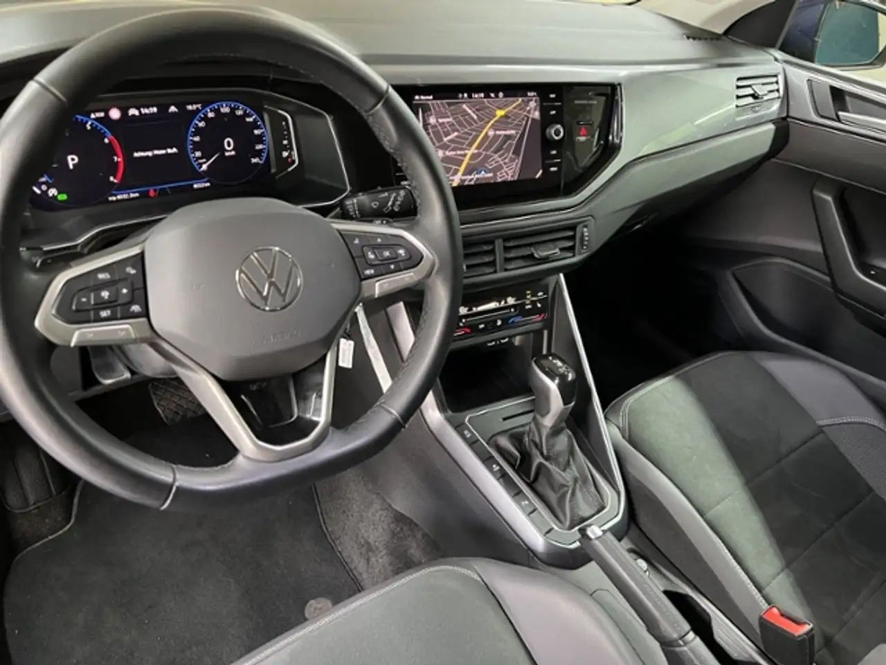 Volkswagen Polo 1.0 TSI Style+LED+NAVI+PANO+AHK+APP-CONNECT 7