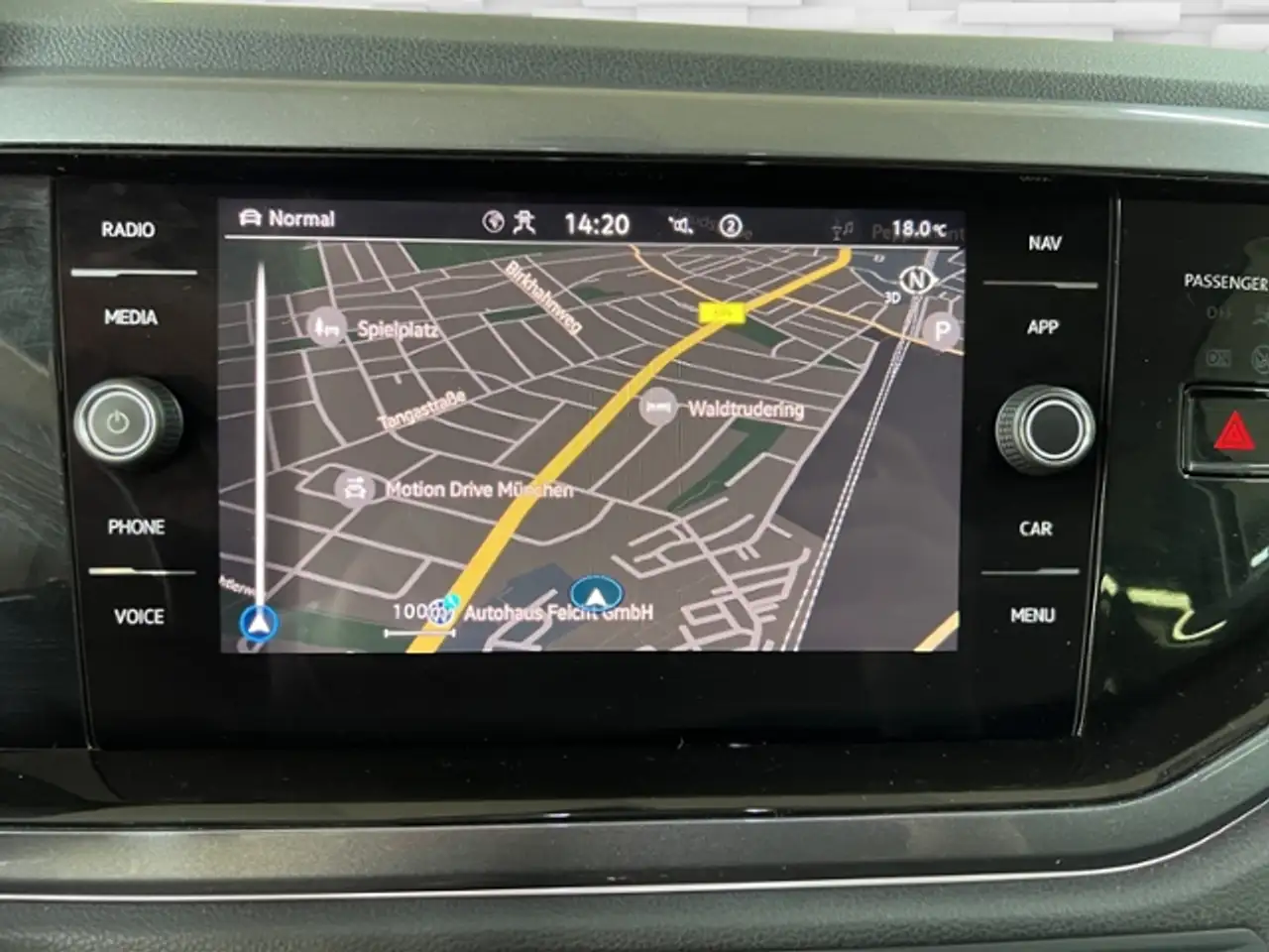 Volkswagen Polo 1.0 TSI Style+LED+NAVI+PANO+AHK+APP-CONNECT 12