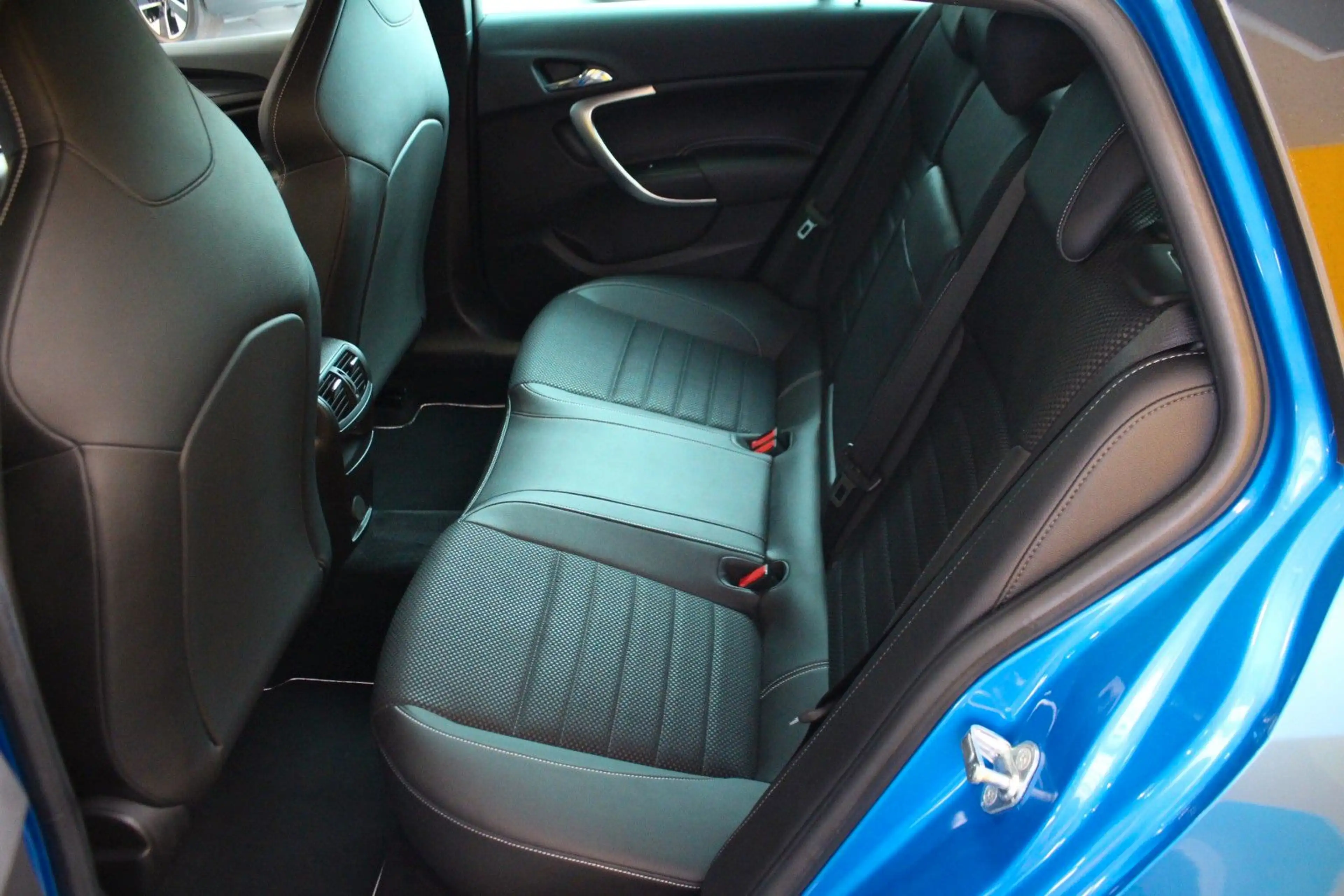 Opel Insignia A Sports Tourer OPC 4x4 Recaro Kamera — photo 10