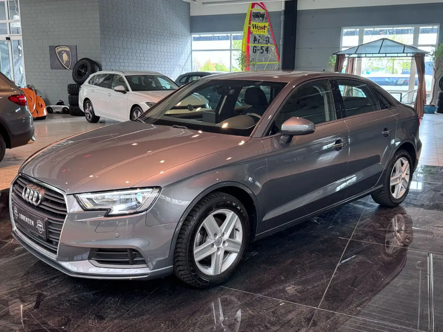Audi A3 30 TFSI Xenon Klima Navi MMI PDC Tempo FIS Grau - 1