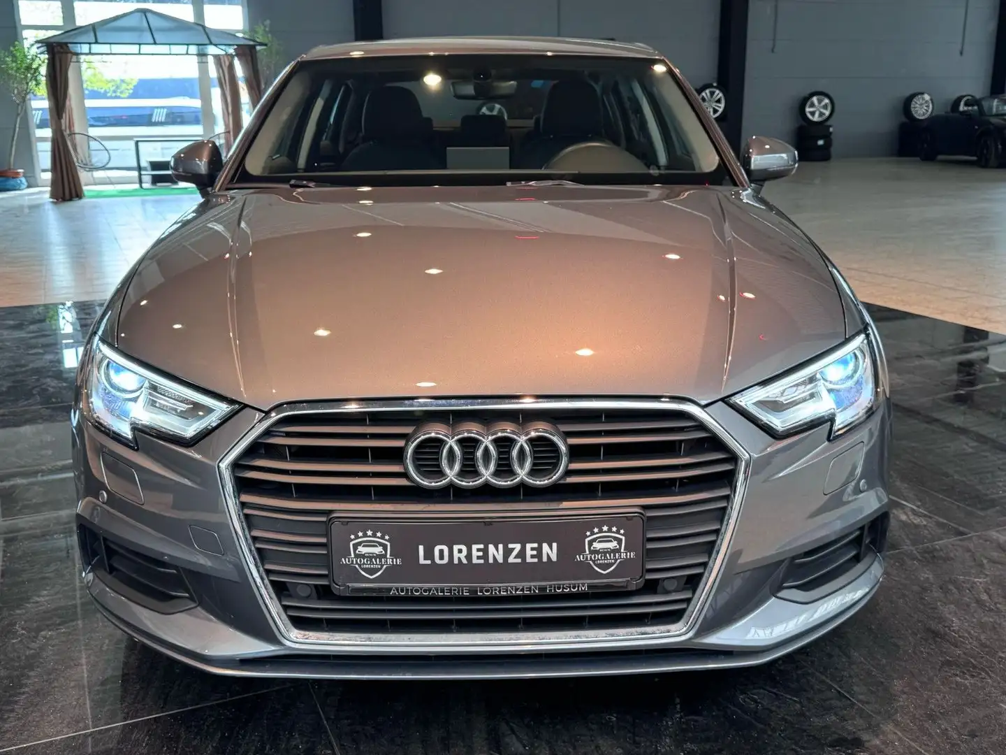 Audi A3 30 TFSI Xenon Klima Navi MMI PDC Tempo FIS Grau - 2