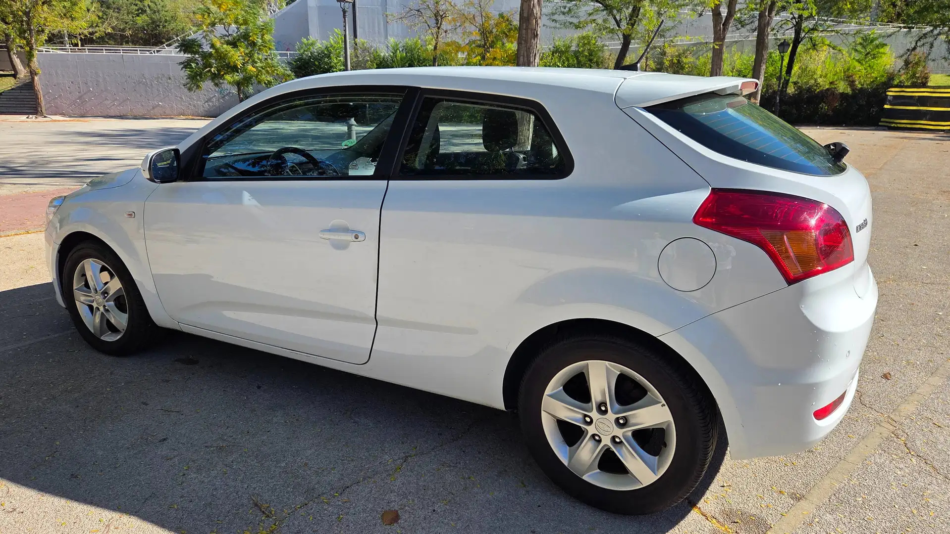 Kia ProCeed / pro_cee'd Pro_Cee´d 1.4 Drive Plus 105 Drive Plus Blanco - 2