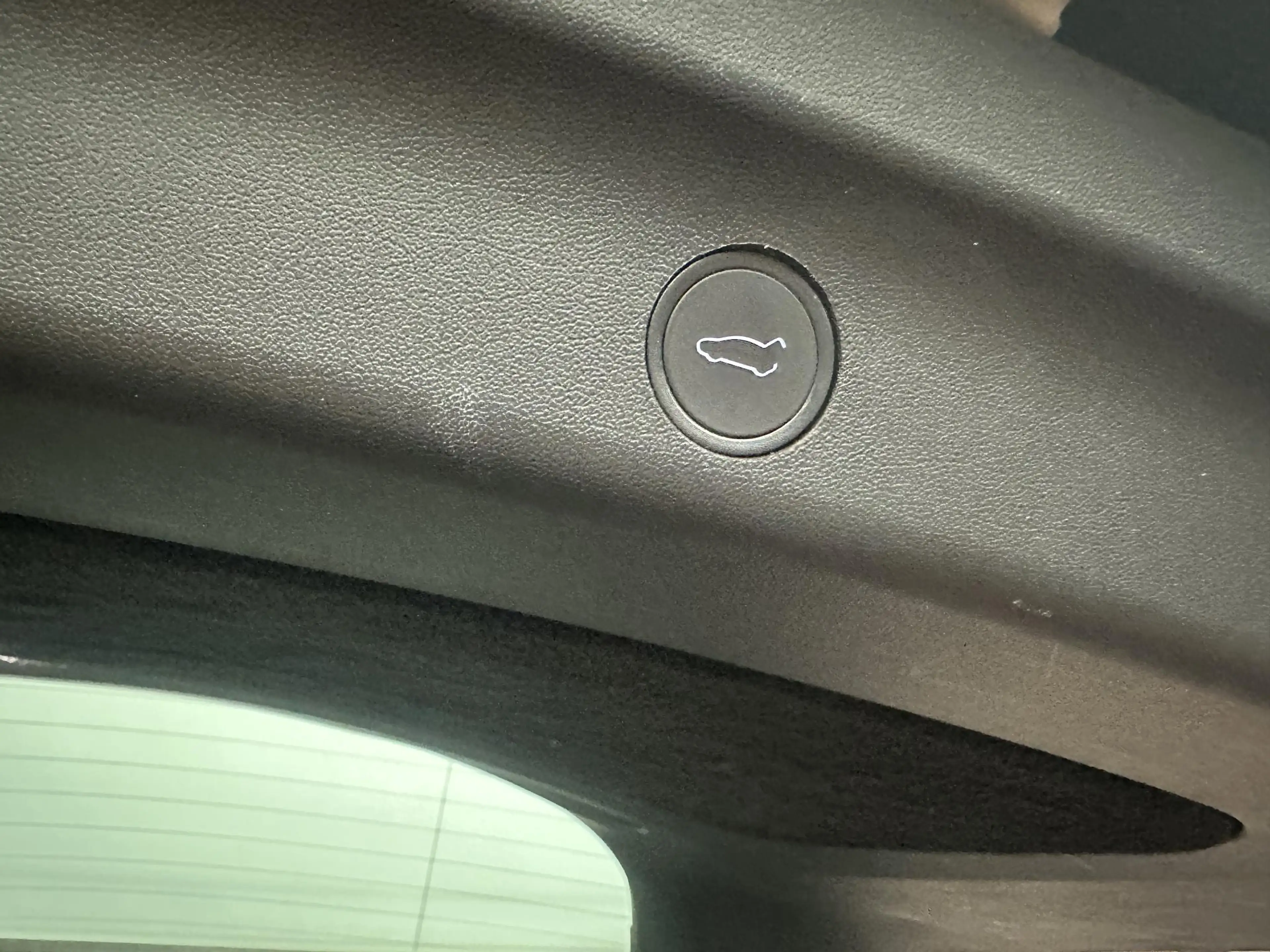 Tesla Model Y Long Range AWD 75 kWh — photo 23