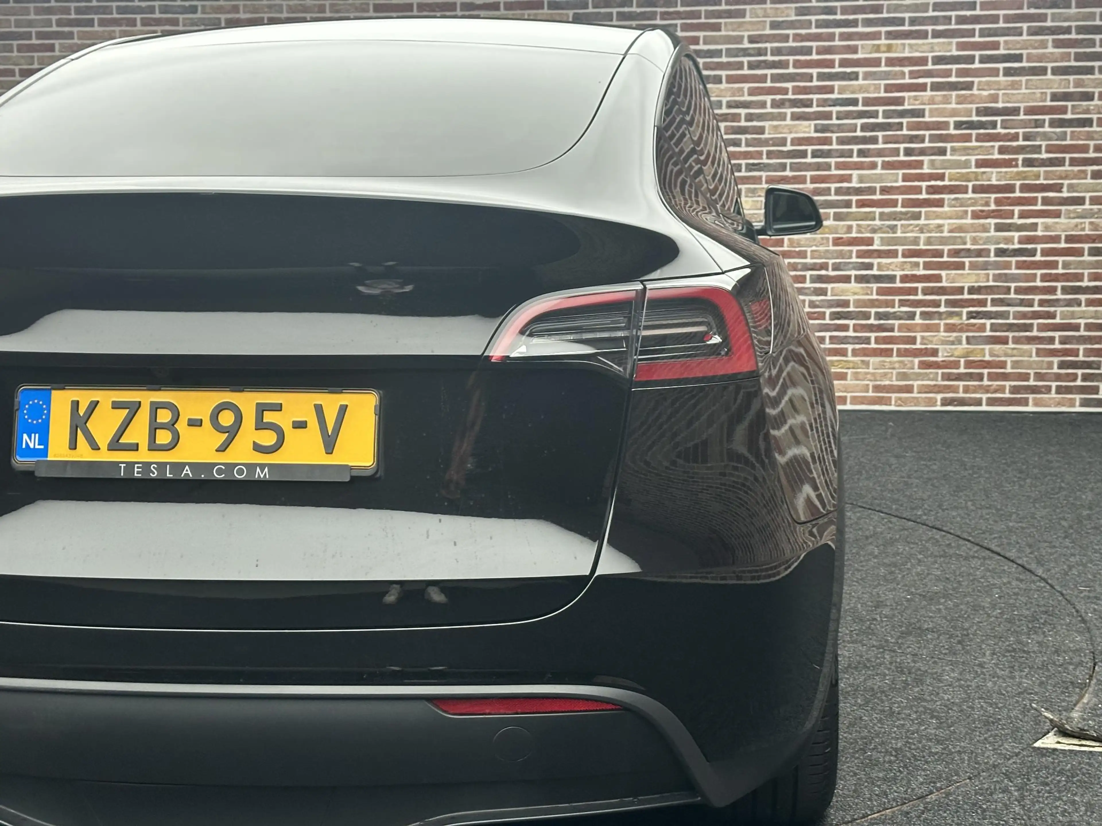 Tesla Model Y Long Range AWD 75 kWh — photo 29