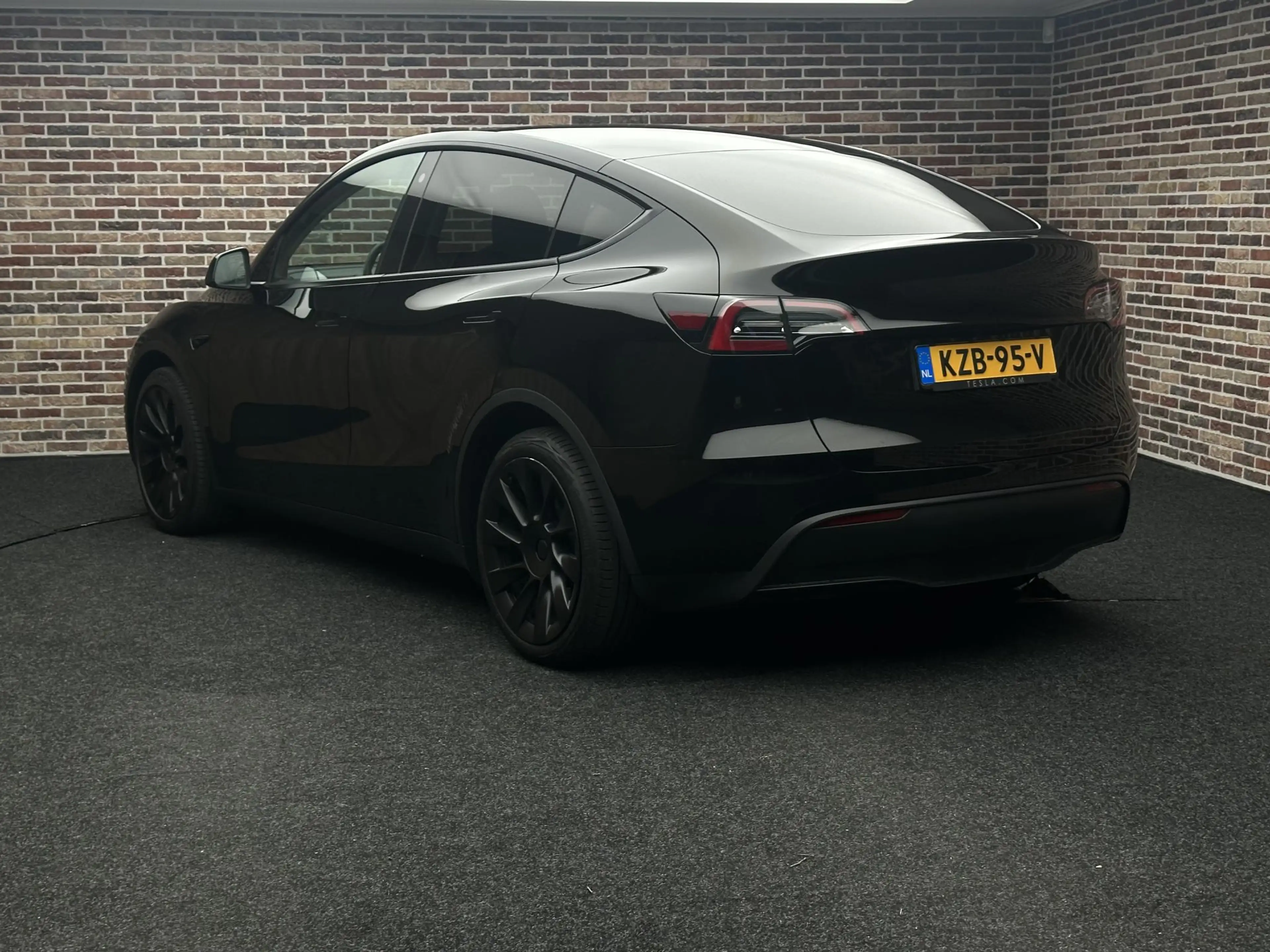 Tesla Model Y Long Range AWD 75 kWh — photo 26