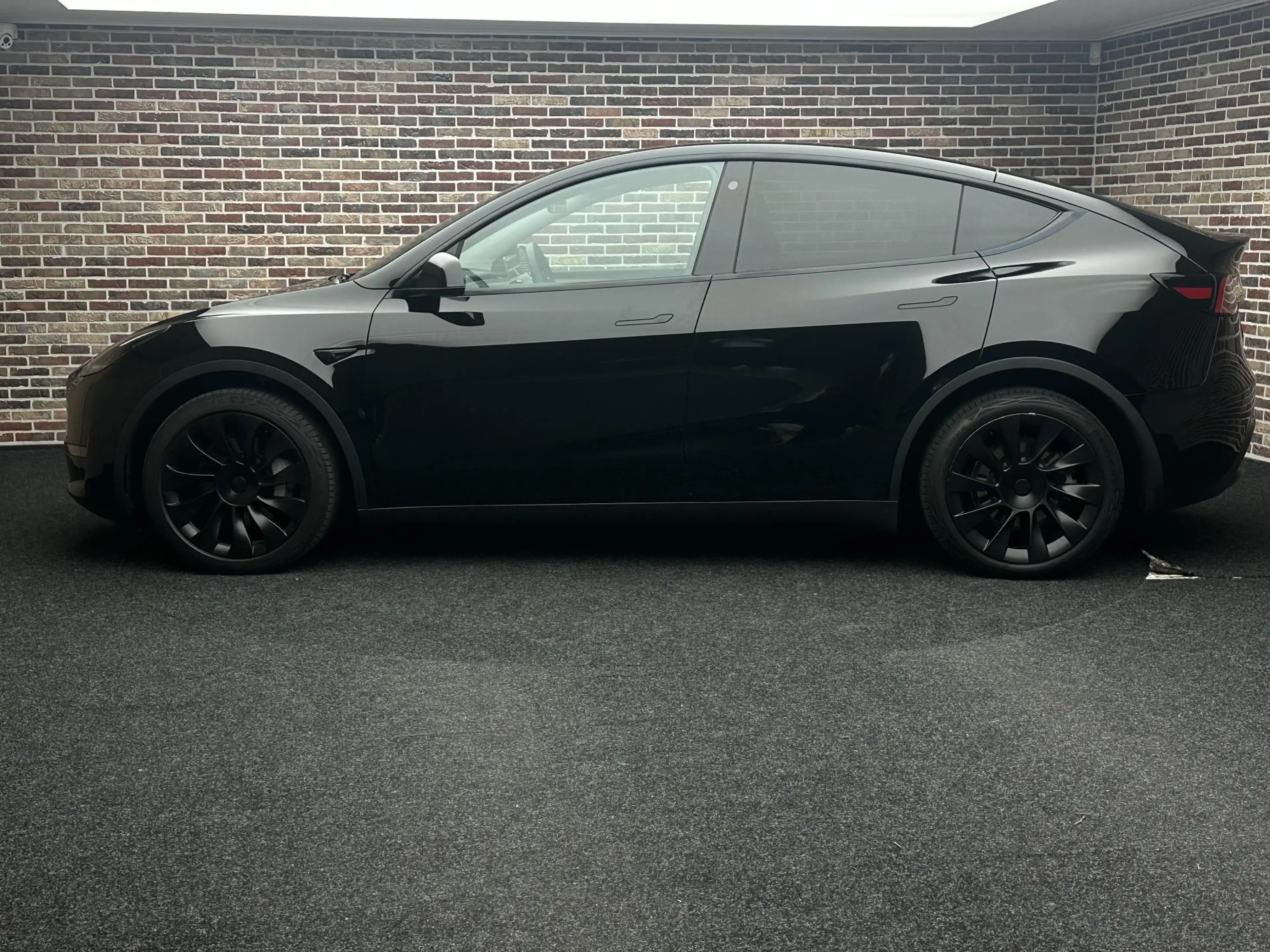 Tesla Model Y Long Range AWD 75 kWh — photo 6
