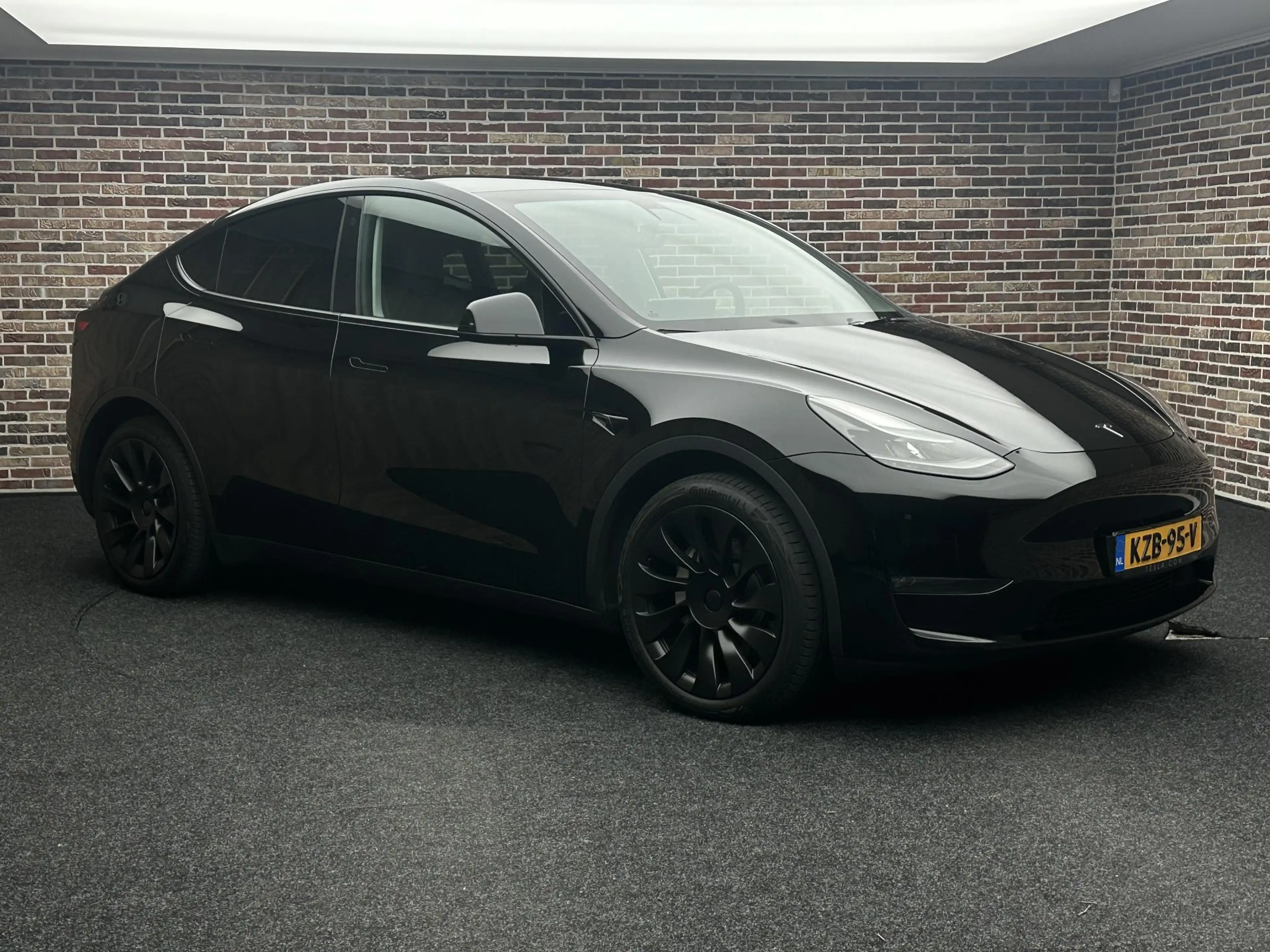 Tesla Model Y Long Range AWD 75 kWh — photo 28
