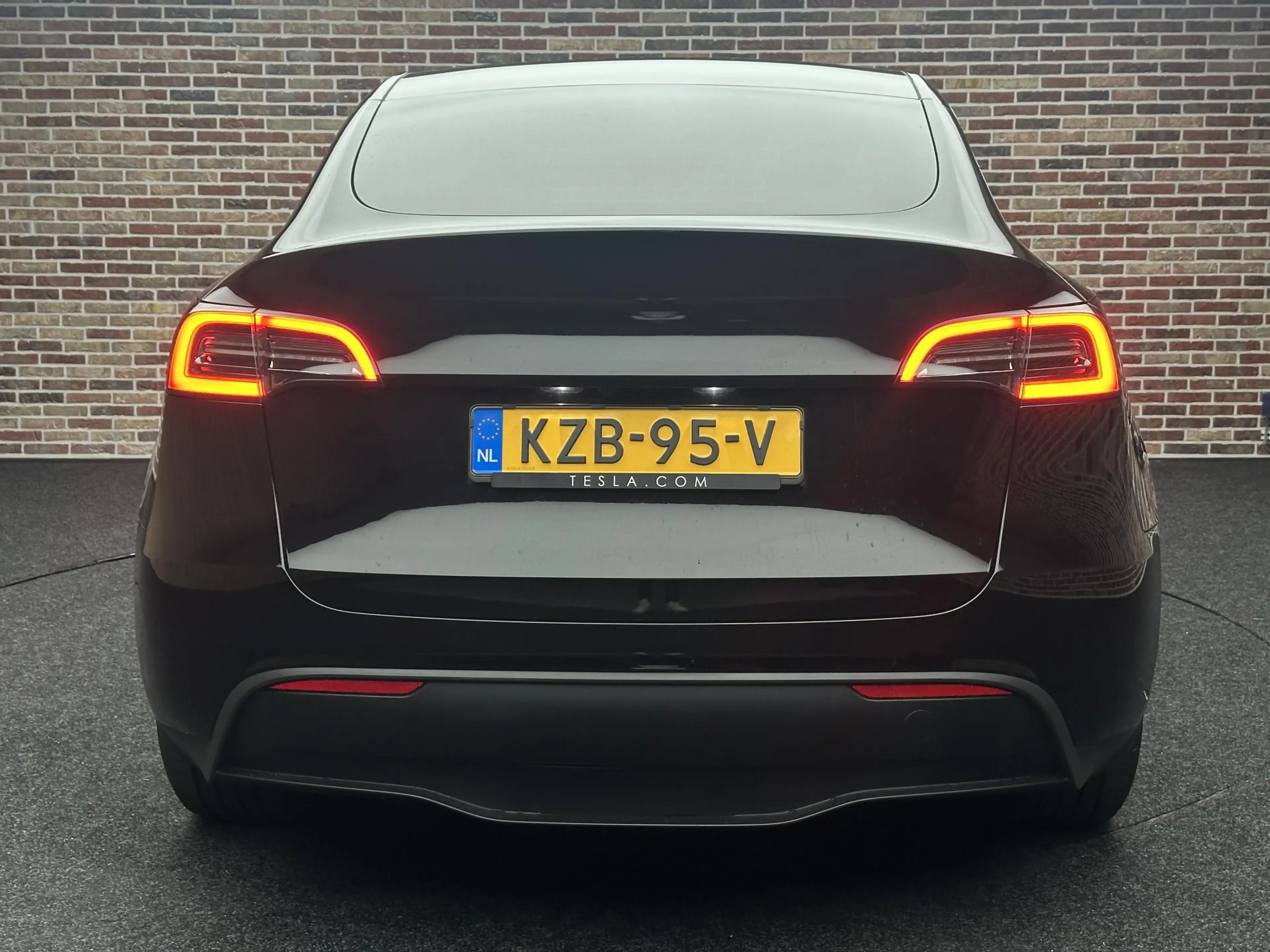 Tesla Model Y Long Range AWD 75 kWh — photo 7