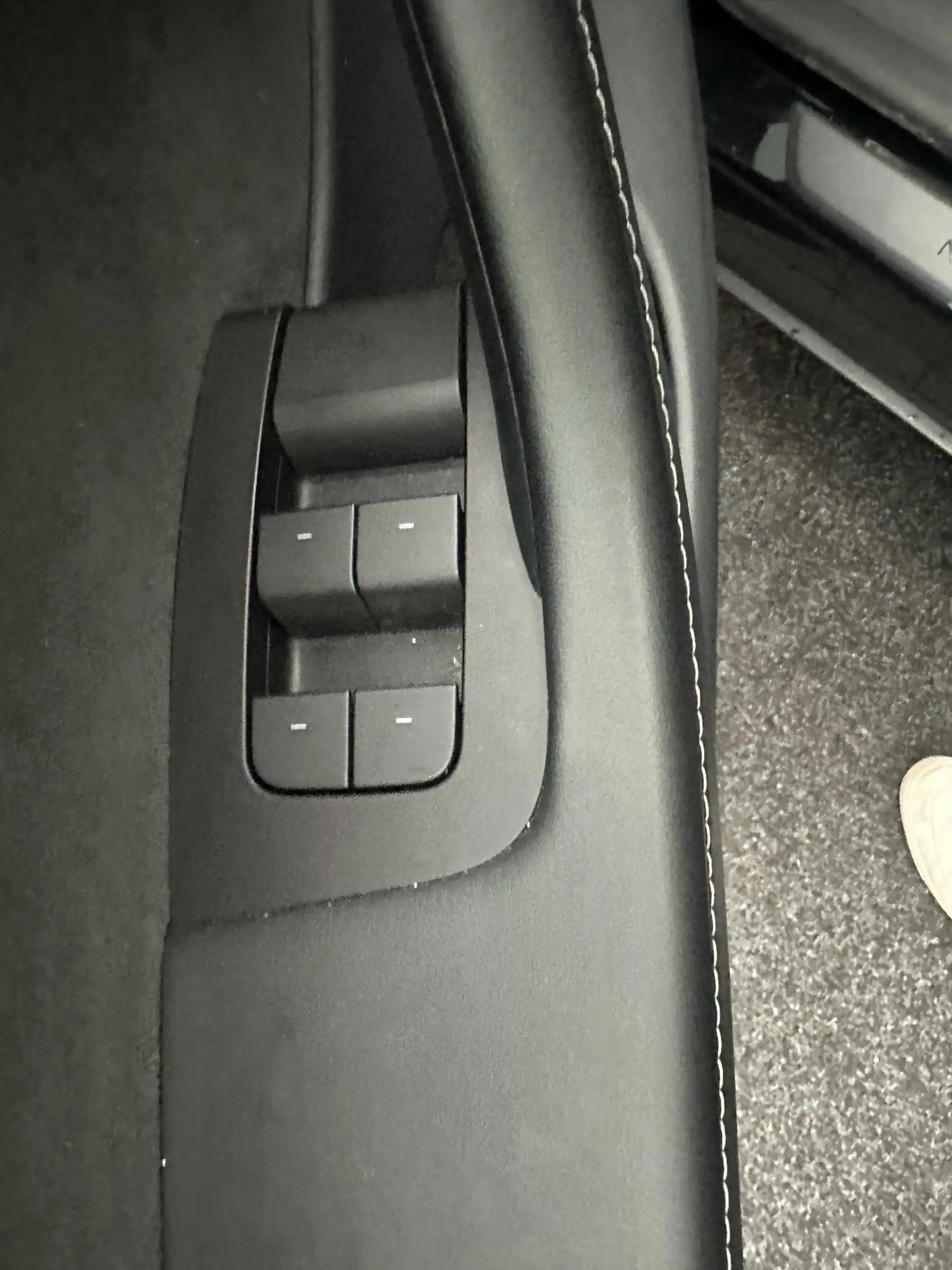 Tesla Model Y Long Range AWD 75 kWh — photo 12