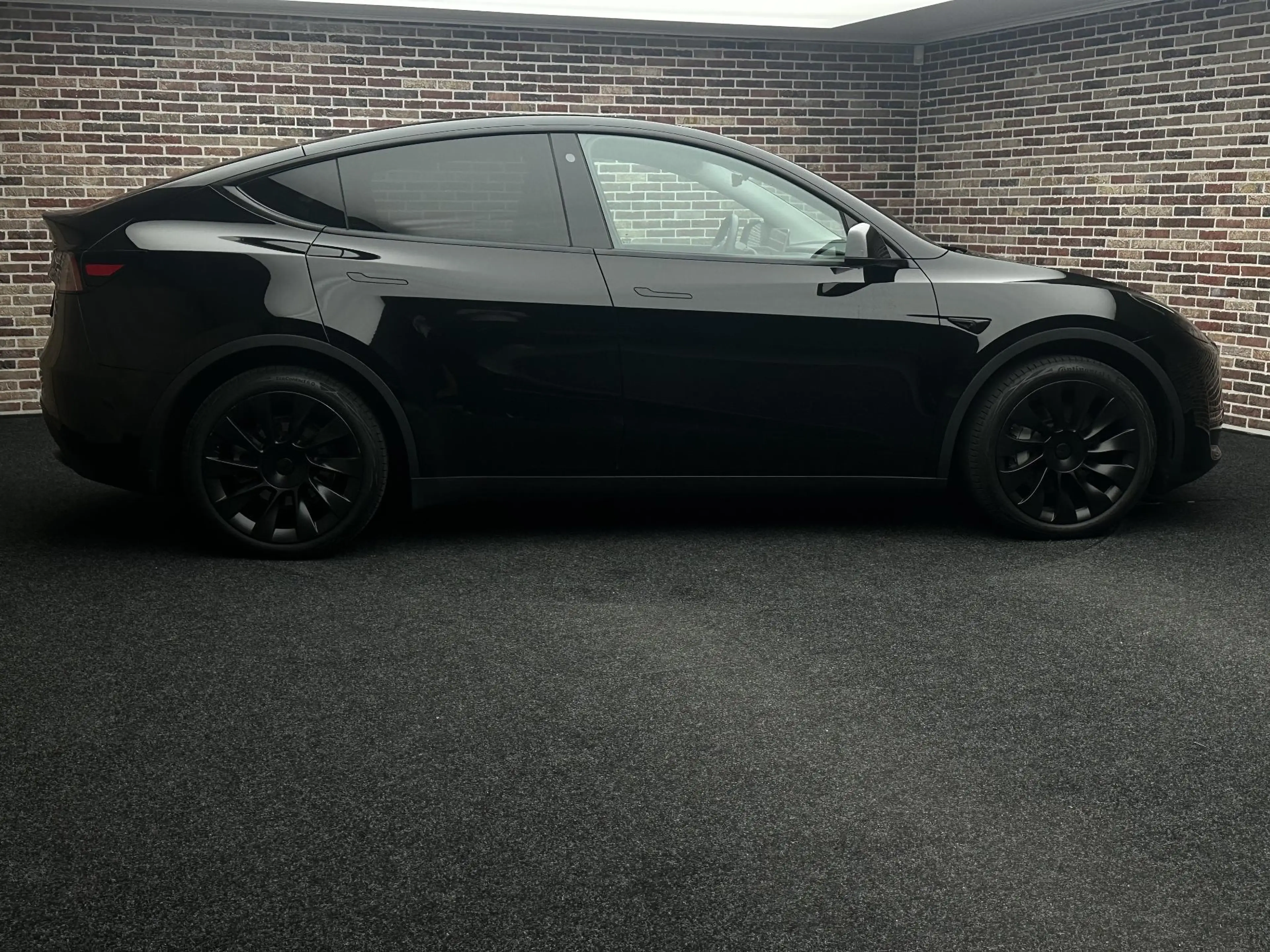 Tesla Model Y Long Range AWD 75 kWh — photo 4