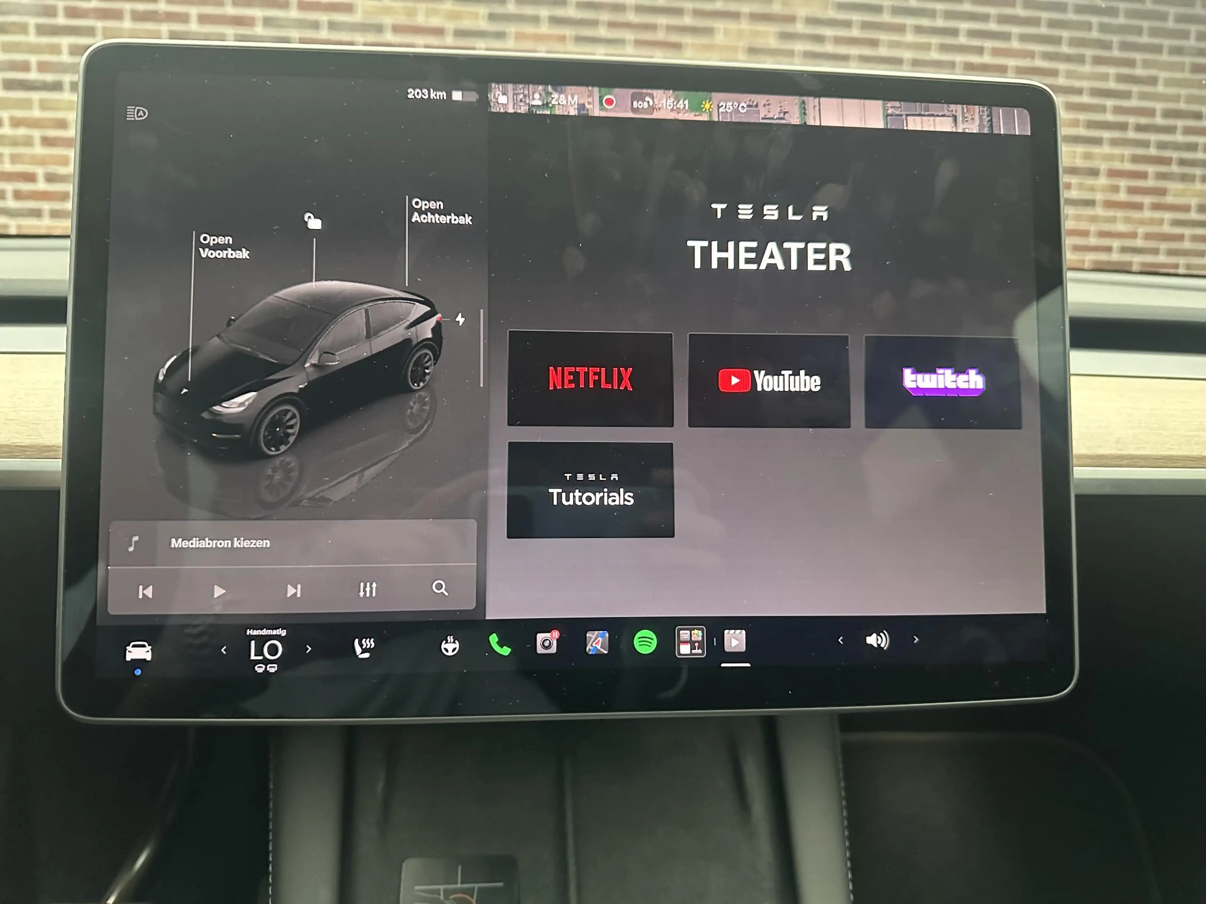 Tesla Model Y Long Range AWD 75 kWh — photo 17