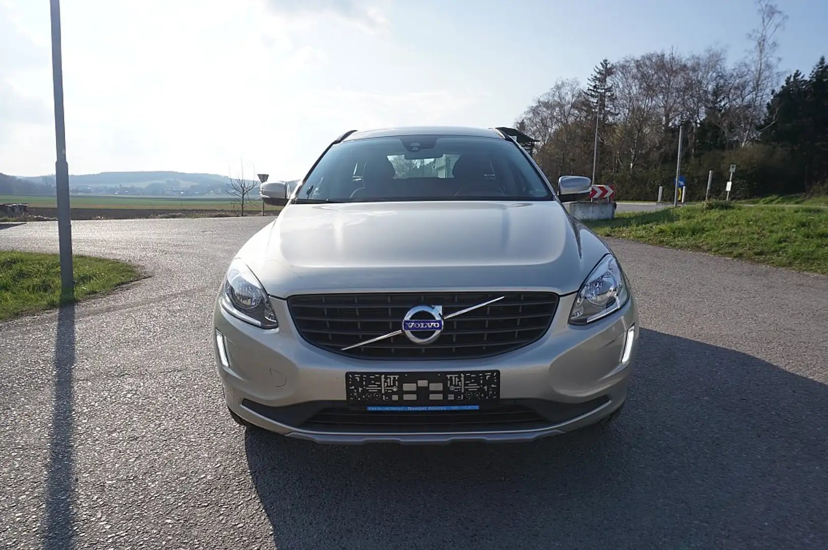 Volvo XC60 D4 Kinetic AWD Geartronic Braun - 1