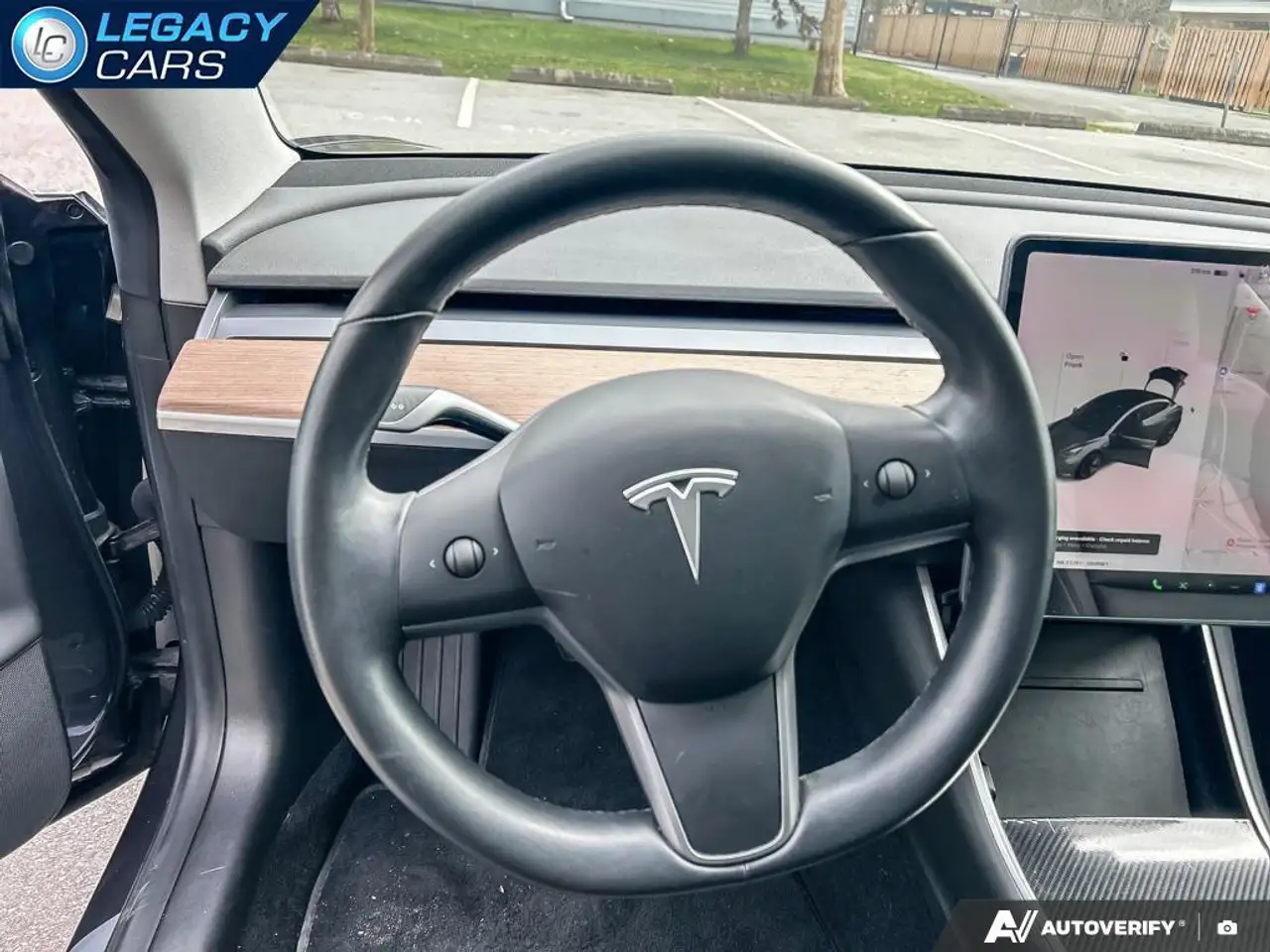 Tesla Model 3 снимка Tesla Model 3