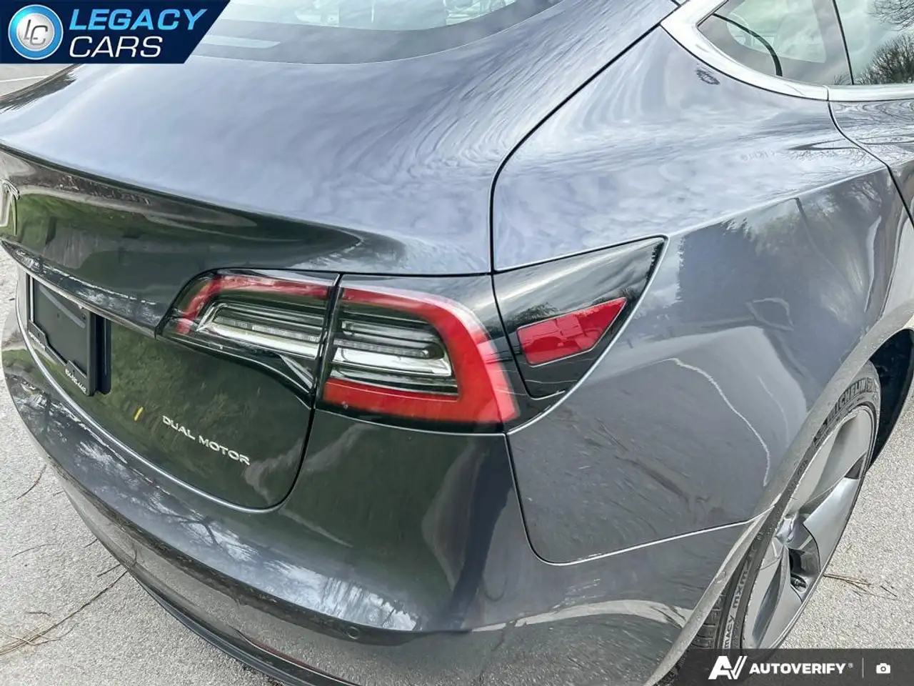 Tesla Model 3 снимка Tesla Model 3