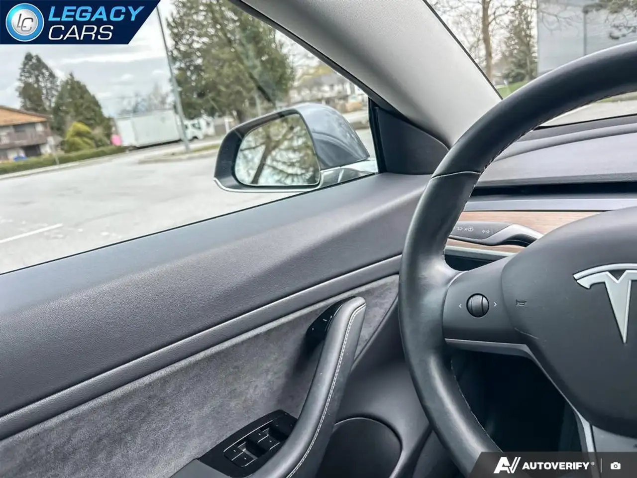 Tesla Model 3 снимка Tesla Model 3