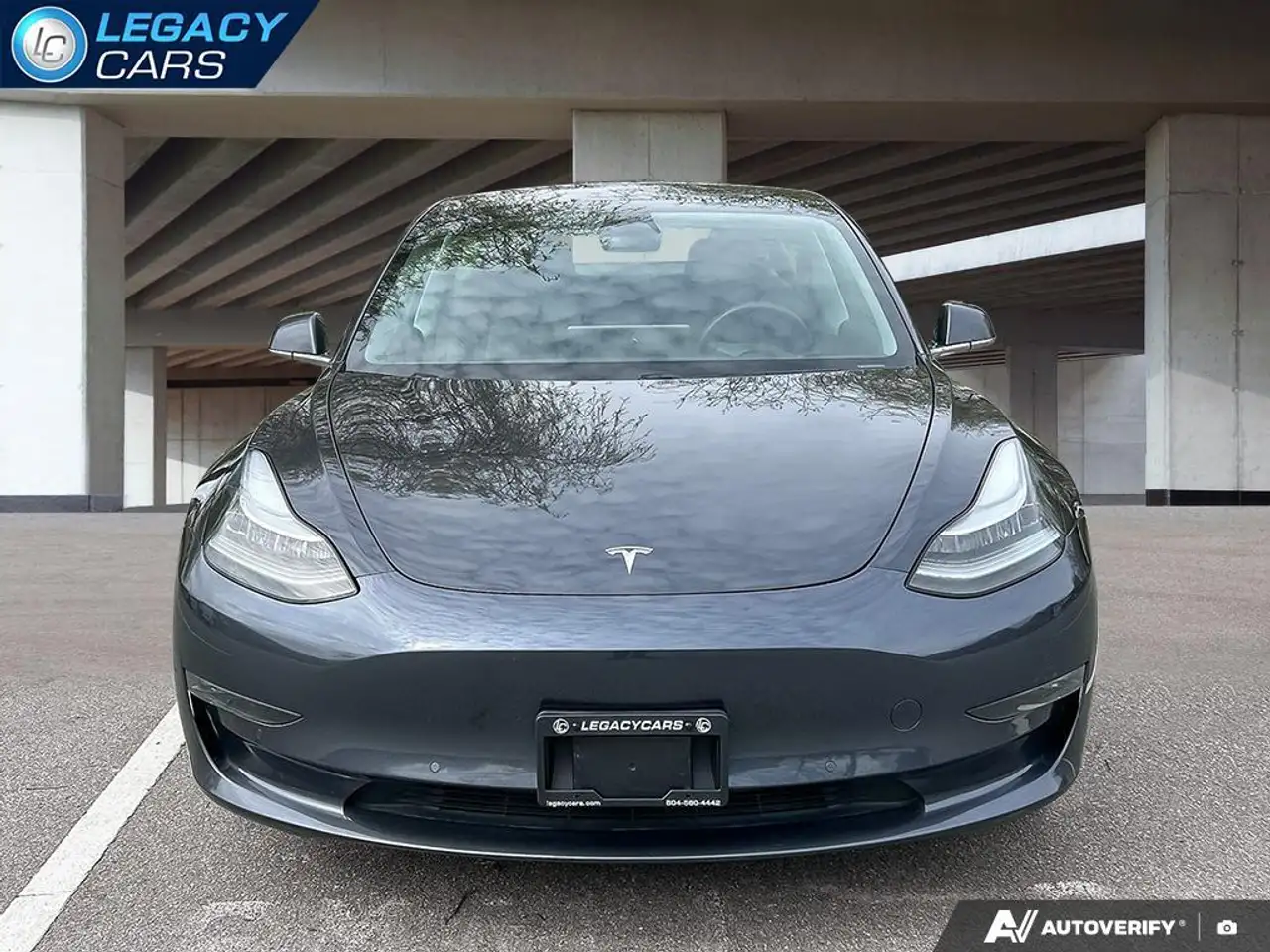 Tesla Model 3 снимка Tesla Model 3