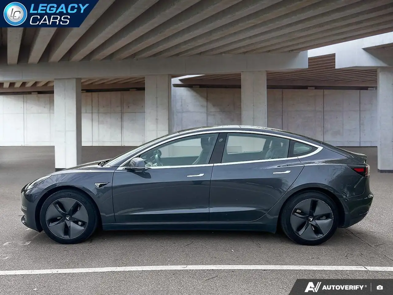 Tesla Model 3 снимка Tesla Model 3