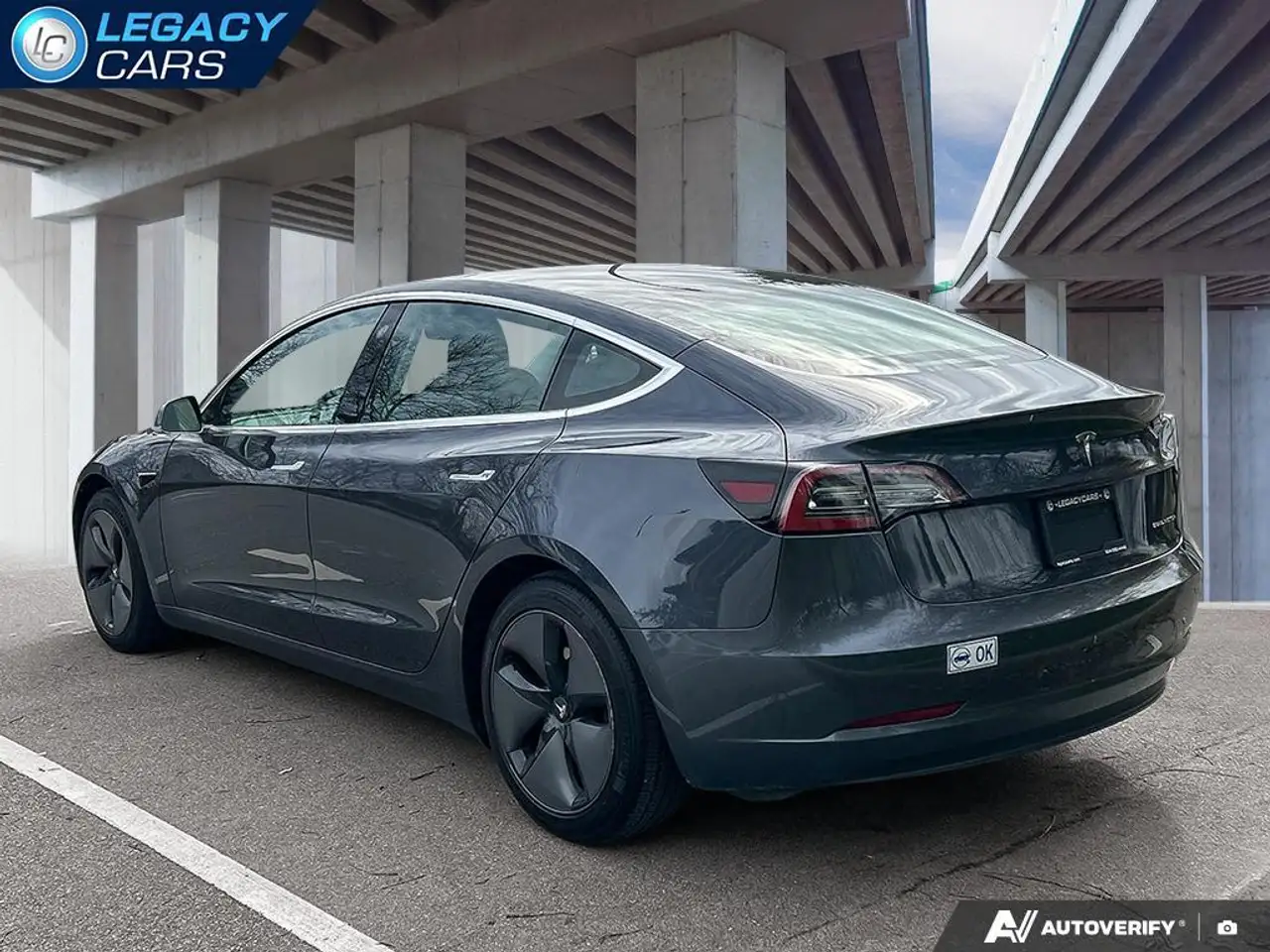 Tesla Model 3 снимка Tesla Model 3