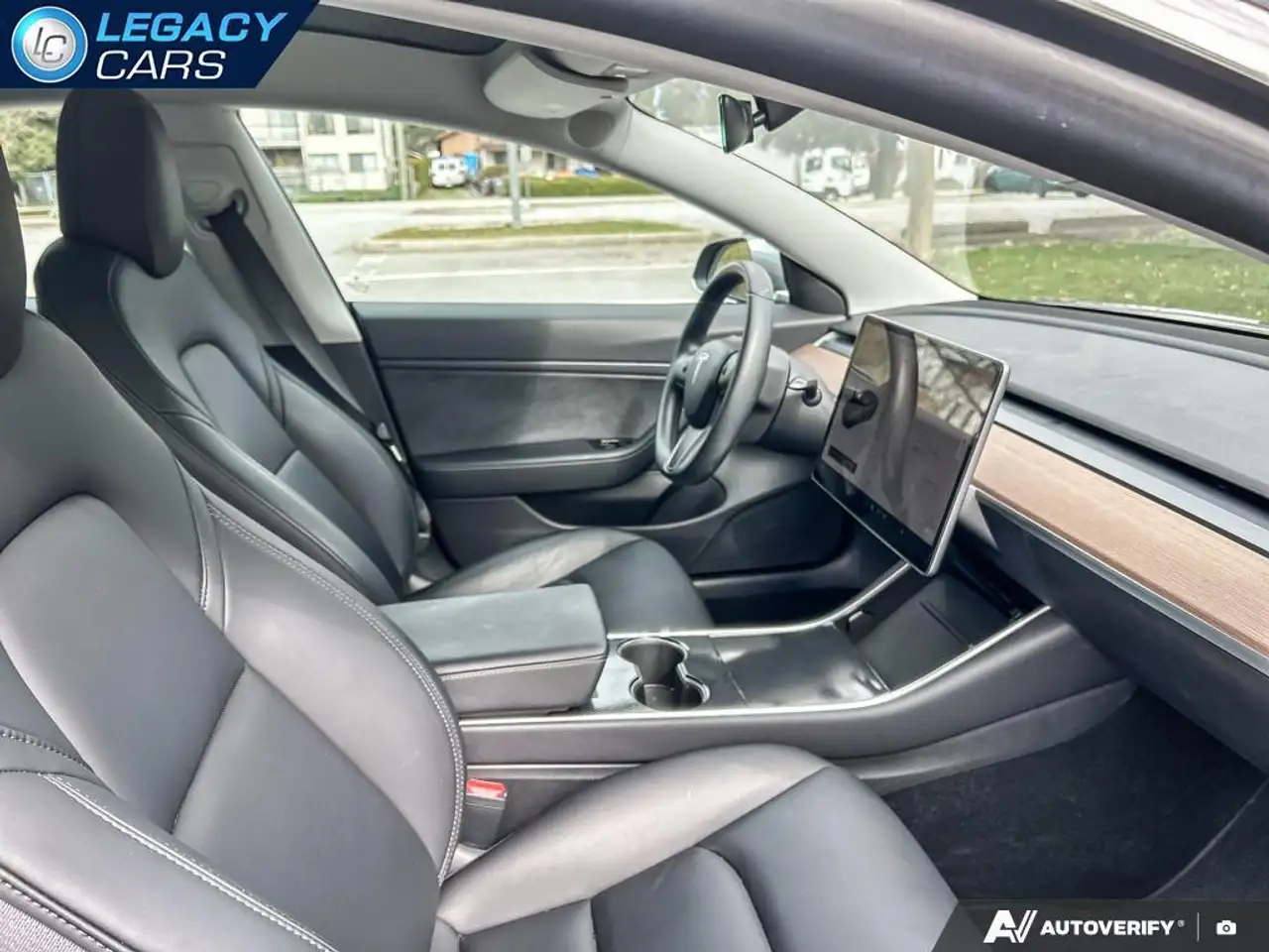 Tesla Model 3 снимка Tesla Model 3