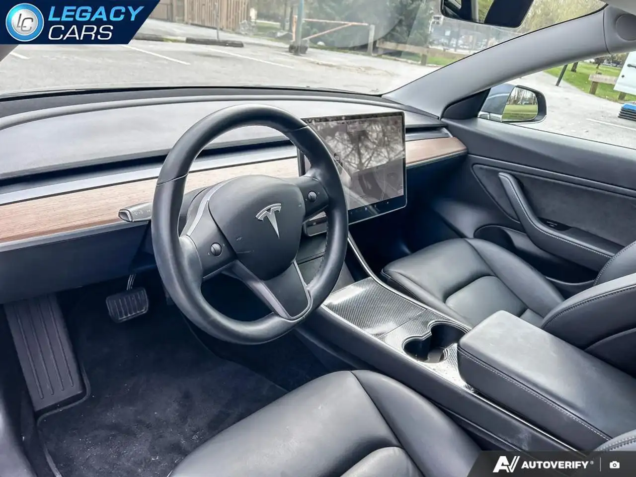 Tesla Model 3 снимка Tesla Model 3