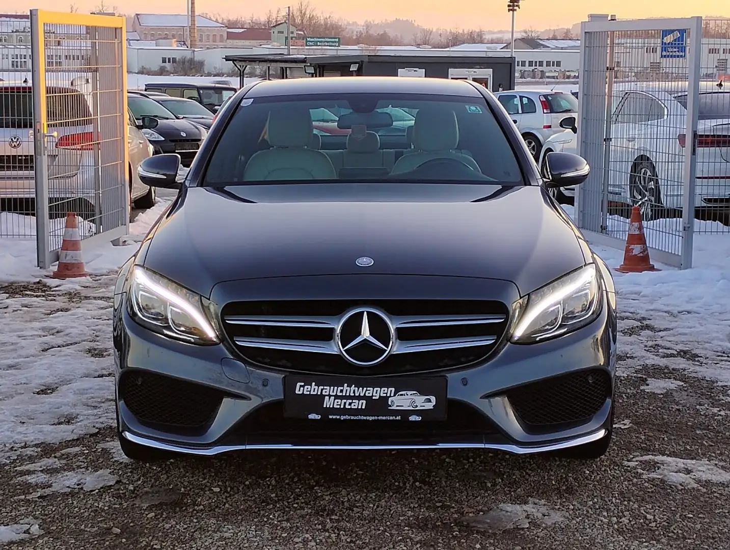 Mercedes-Benz C 220 d AMG Line Aut. Grau - 2