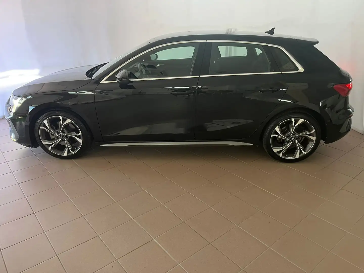 Audi A3 A3 IV Sportback 35 2.0 tdi S line Edition s-tronic Zwart - 2