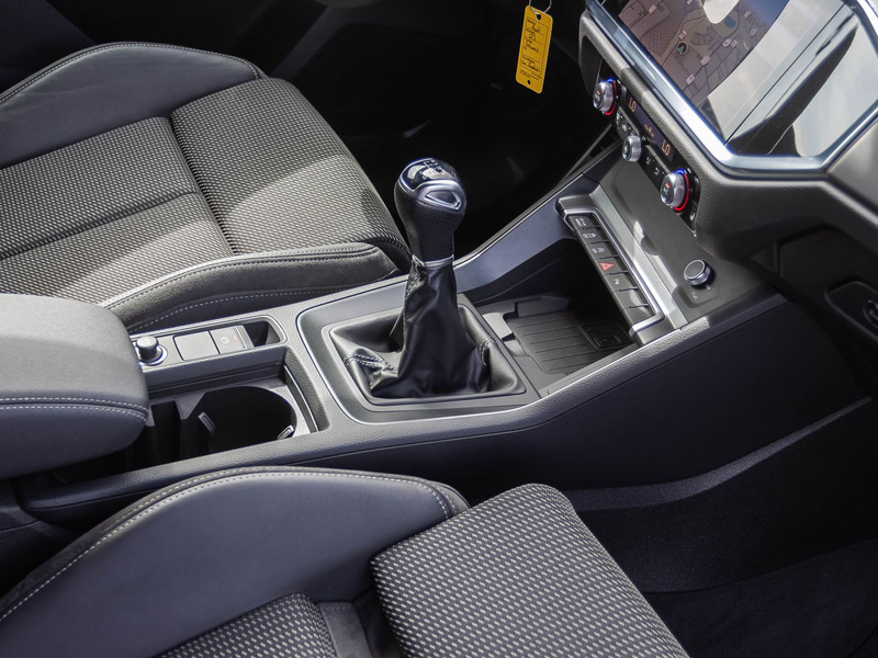 Audi Q3 S line 35TFSI Navi LED CarPlay GRA — photo 29