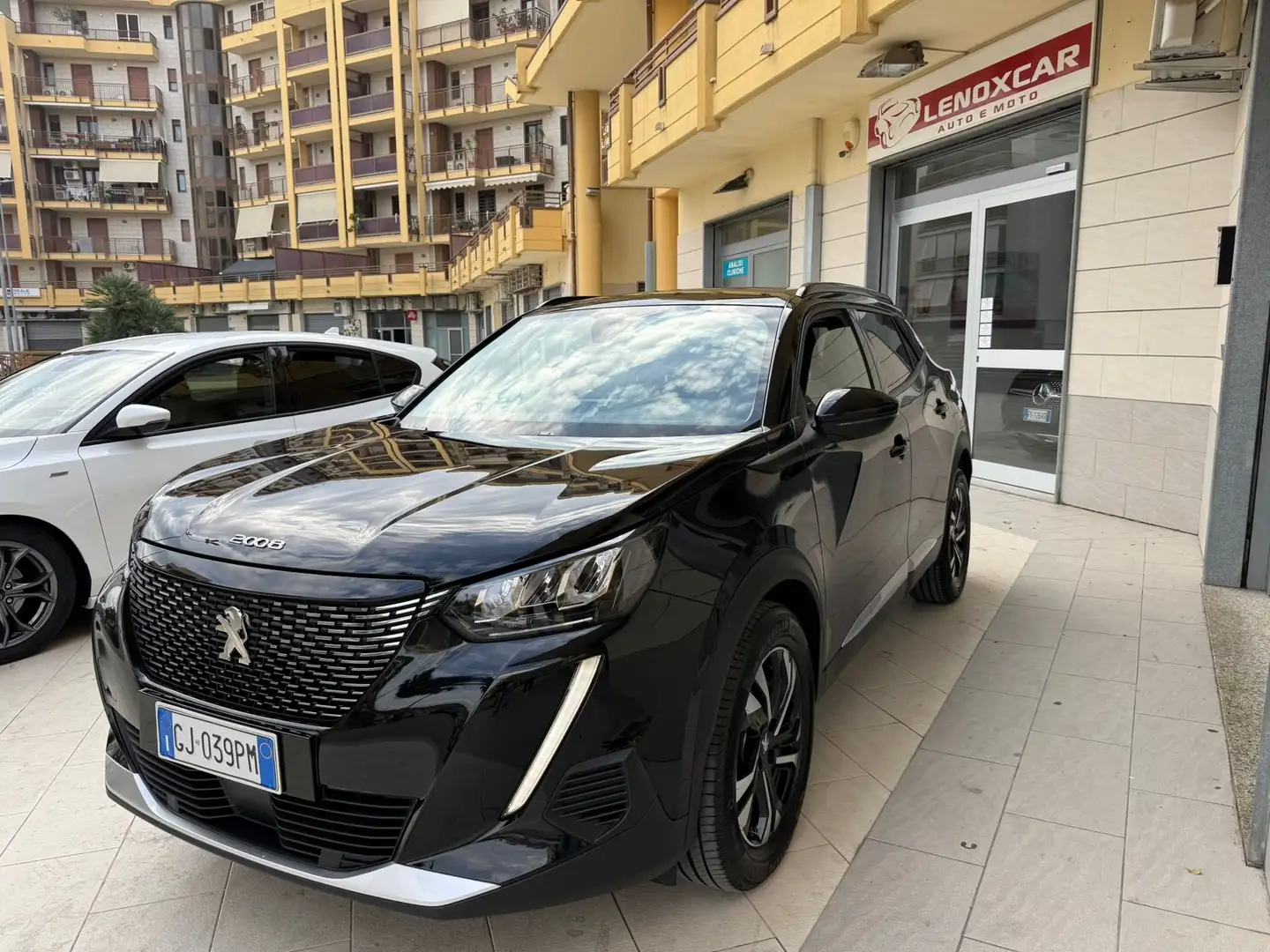 Peugeot 2008 1.5 bluehdi Allure Pack s&s 110 CV Noir - 1
