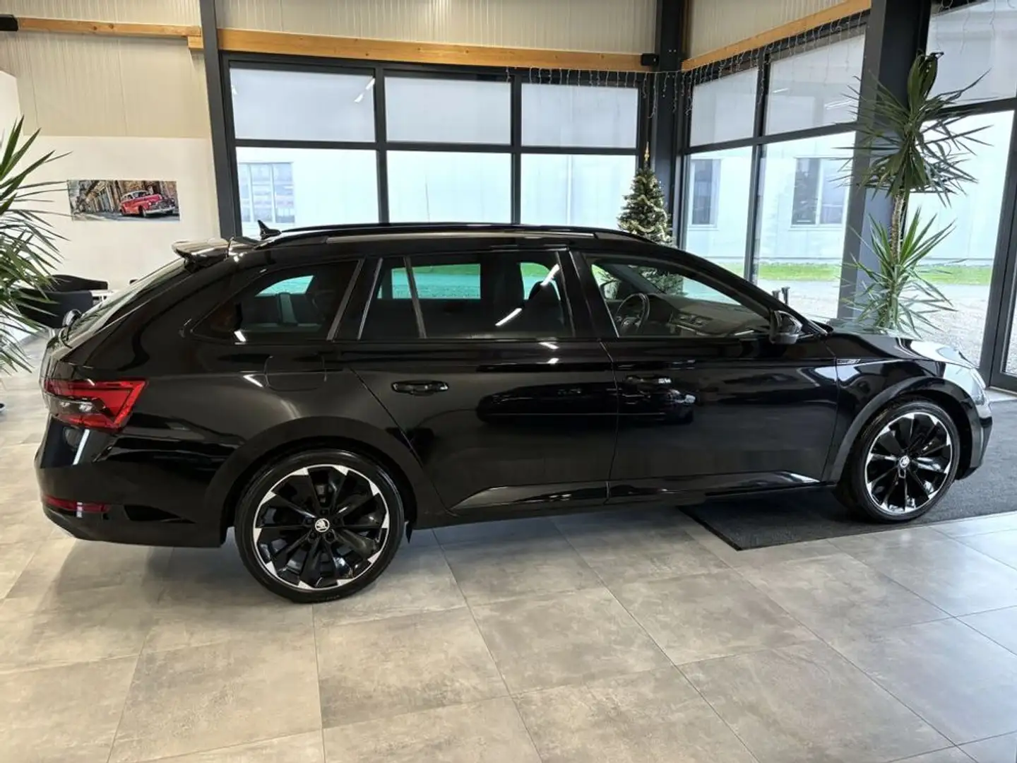 Skoda Superb 2.0 TDI DSG SportLine *LED*PDC*NAV*STH*RFK* Schwarz - 2