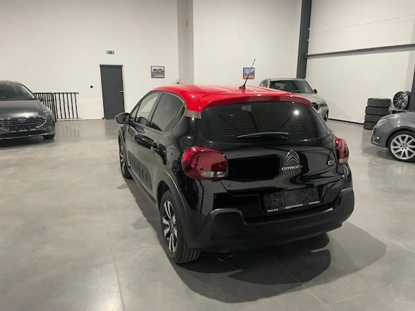 Citroen C3 C3 Pure Tech 82 SHINE met Garantie Noir - 2