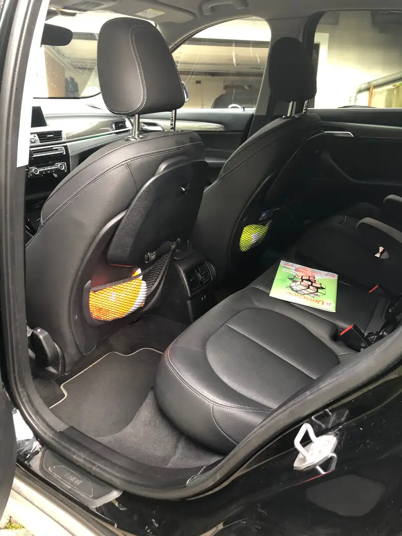 BMW X1 X1 sDrive20d Aut. Schwarz - 2