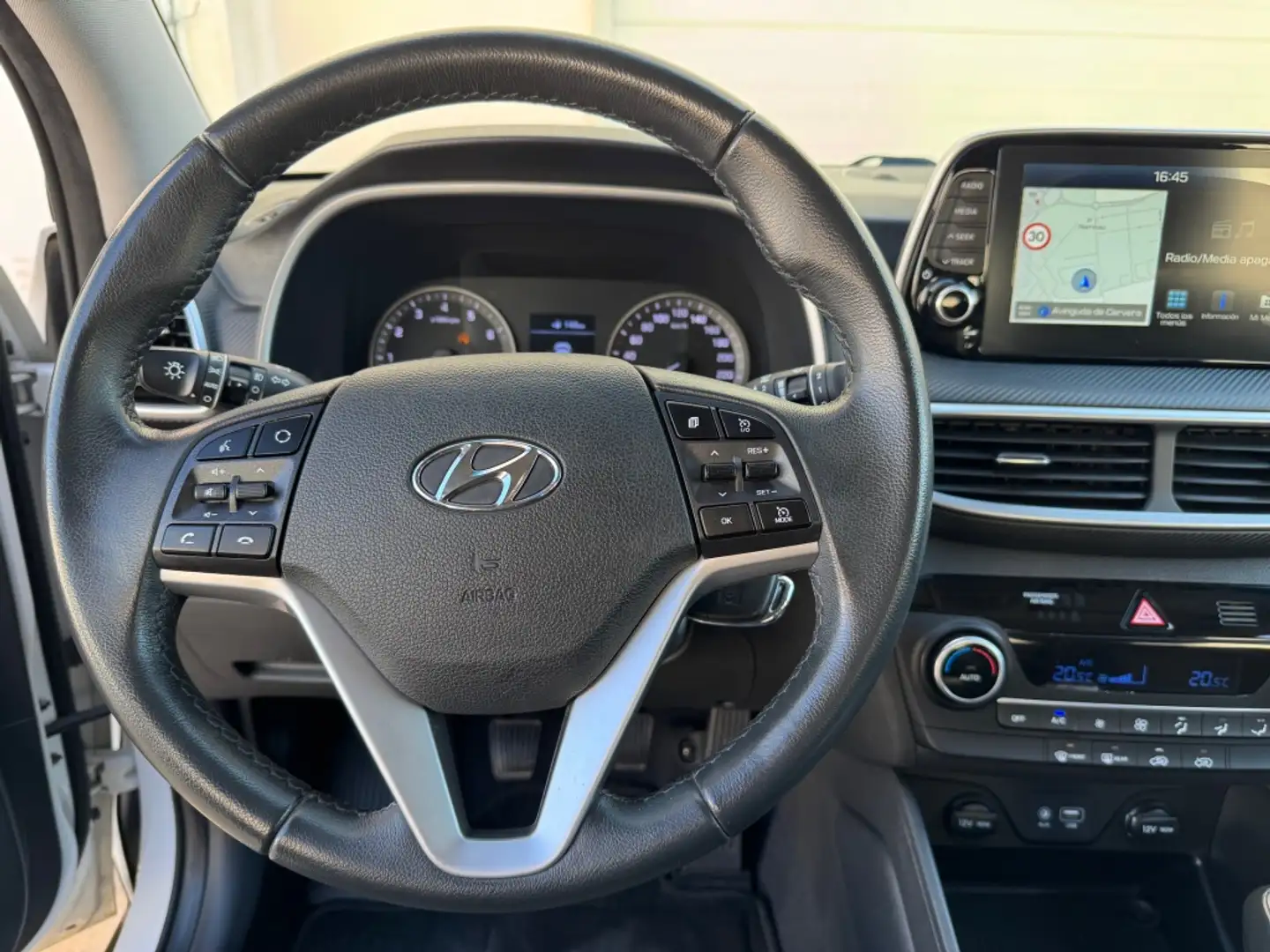 Hyundai TUCSON 1.6 GDI BD Tecno 4x2 Go Weiß - 2