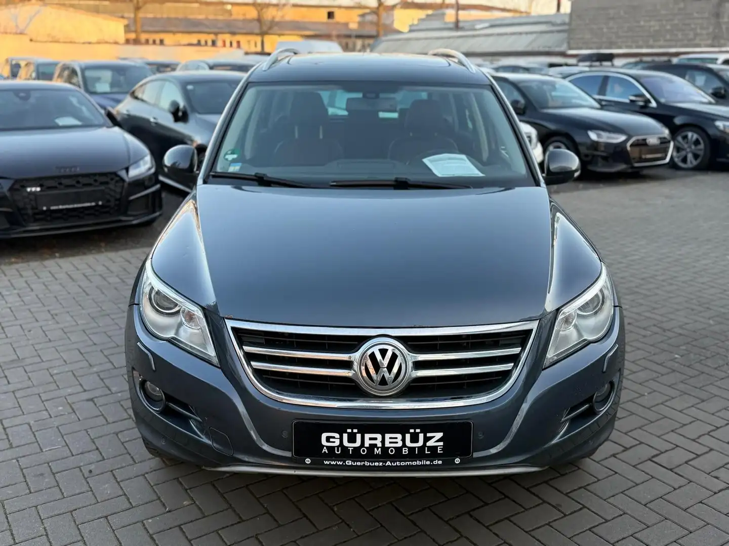 Volkswagen Tiguan 2,0 T Track Avenue 4Mot*AHK*PANO*NAVI*PDC Grijs - 2
