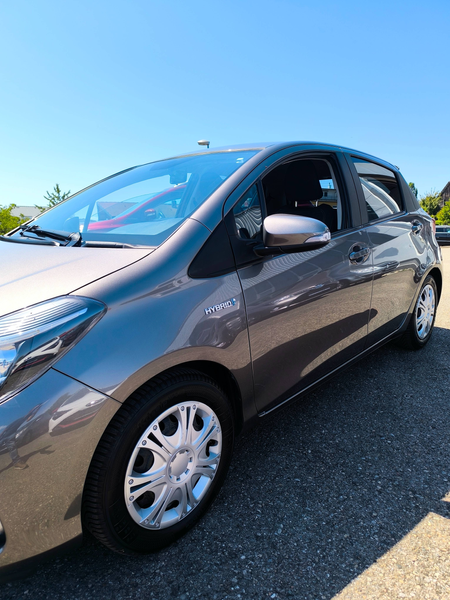 Toyota Yaris Lounge Hybrid — photo 3