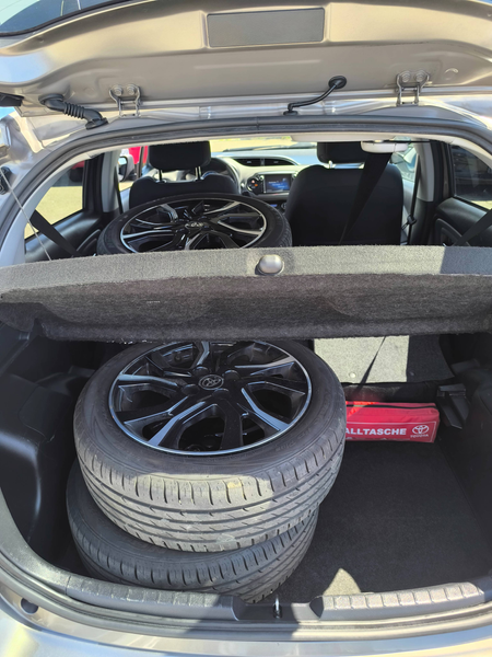 Toyota Yaris Lounge Hybrid — photo 5