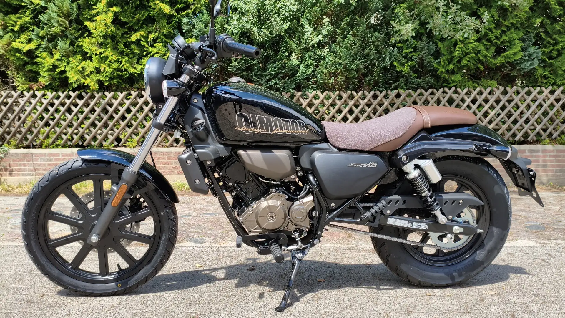 QJ Motor SRV 125 Neufahrzeug Schwarz - 1