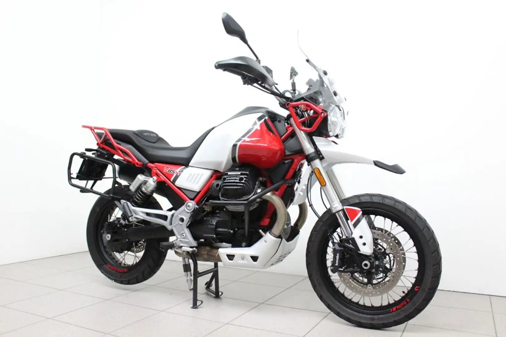 Moto Guzzi V 85 TT - 2
