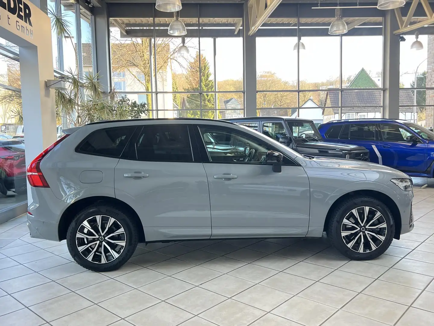 Volvo XC60 XC60 B4 AWD Plus Dark MHD|360°CAM|Pano|AHK|LEDER Grau - 2