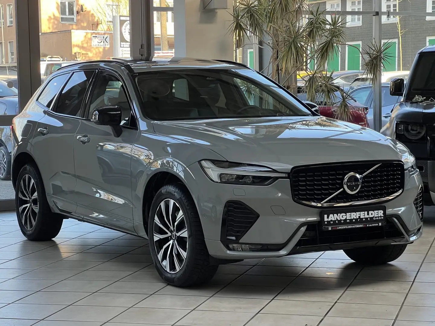 Volvo XC60 XC60 B4 AWD Plus Dark MHD|360°CAM|Pano|AHK|LEDER Grau - 1