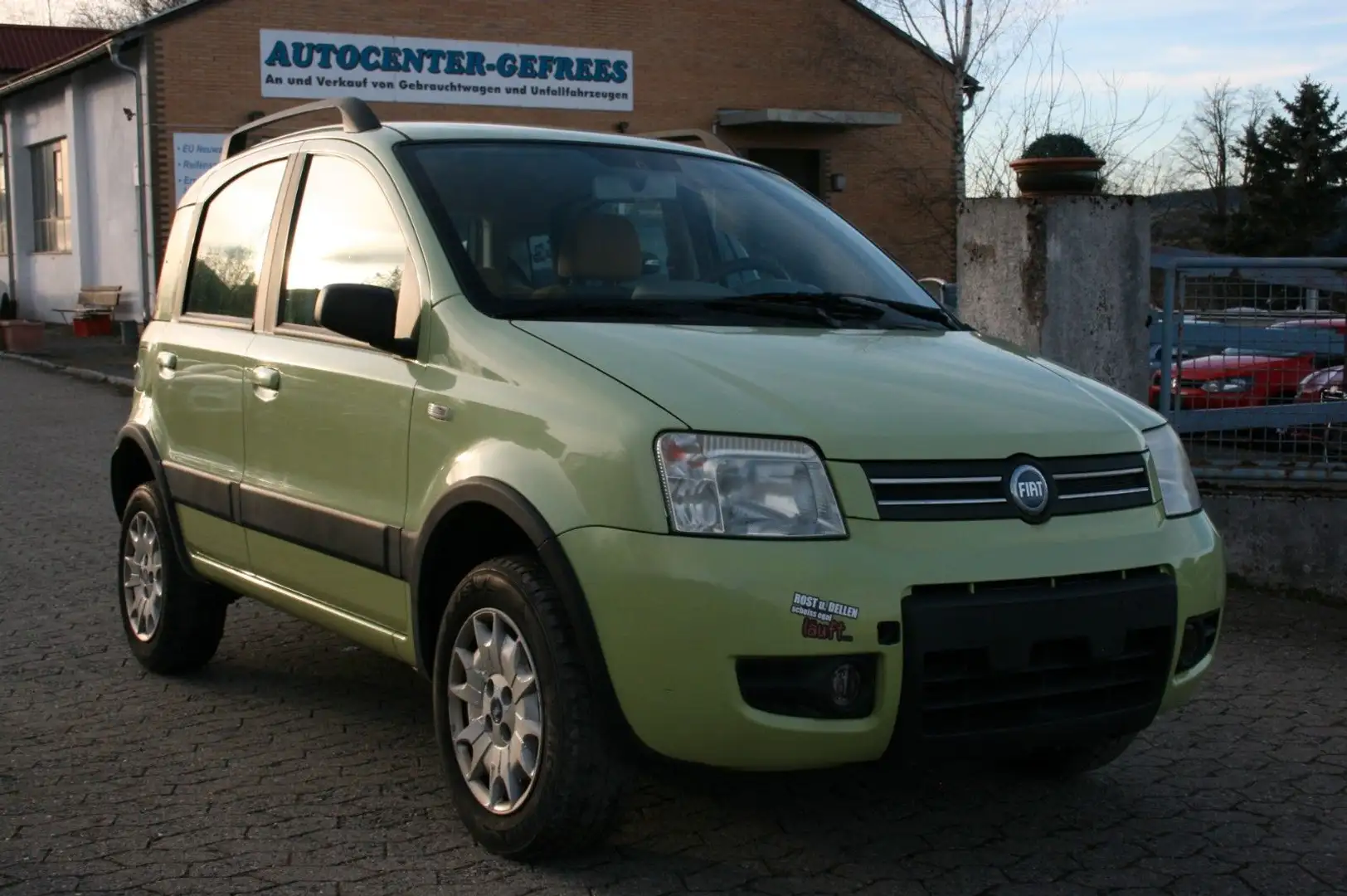 Fiat Panda 1.2 "Climbing 4X4!" "Klima" Grün - 1