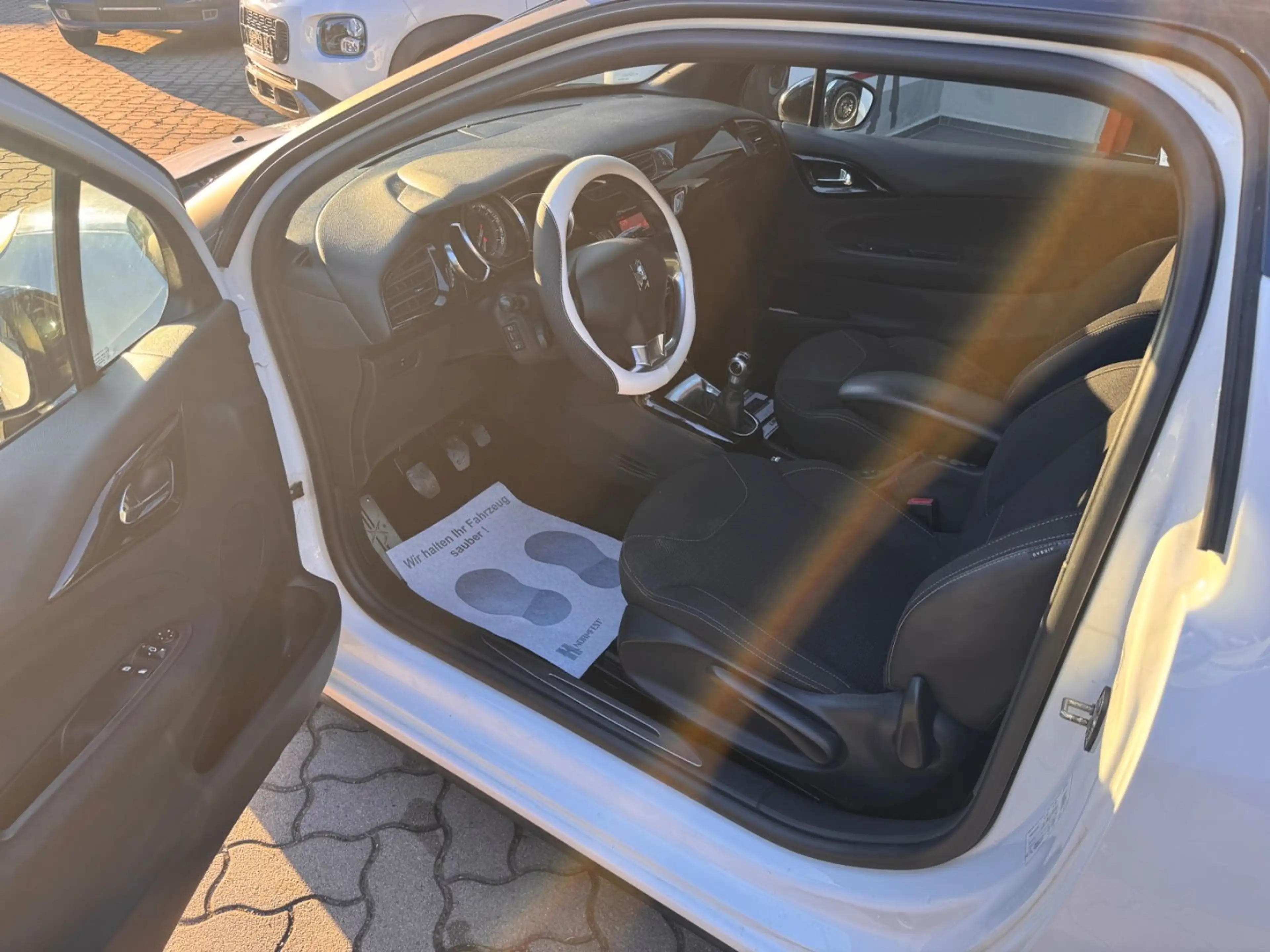 Citroen DS3 SoChic Klimaautomatik Tempom — photo 13
