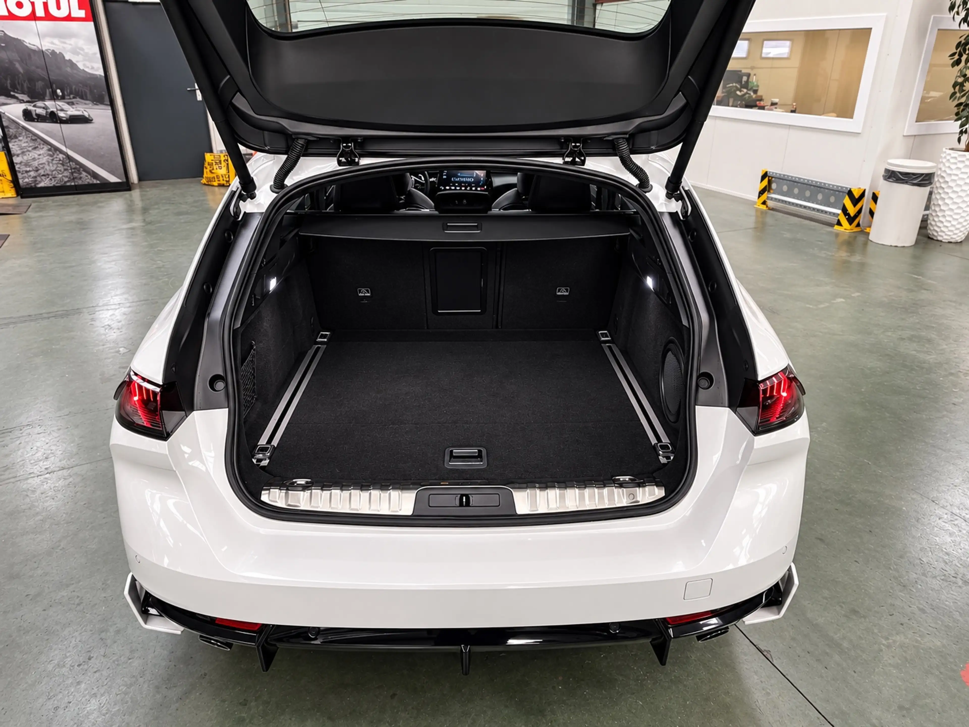 Peugeot 508 SW 1.6 HYbrid Peugeot Sport Engineered |360pk 4X4 — photo 18