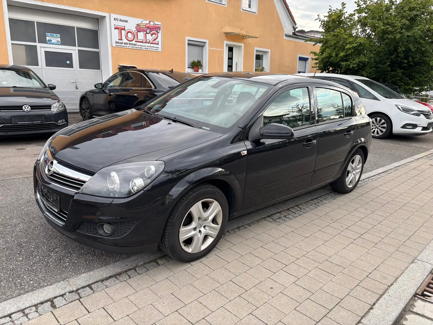 Opel Astra Innovation Noir - 1