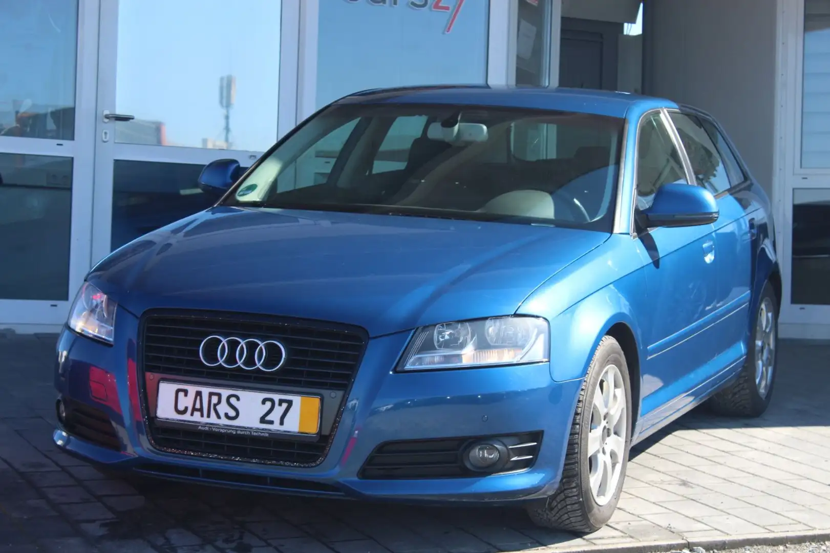 Audi A3 Sportback 2.0 TDI 1.Hand Klima SHZ AHK PDC Blau - 1