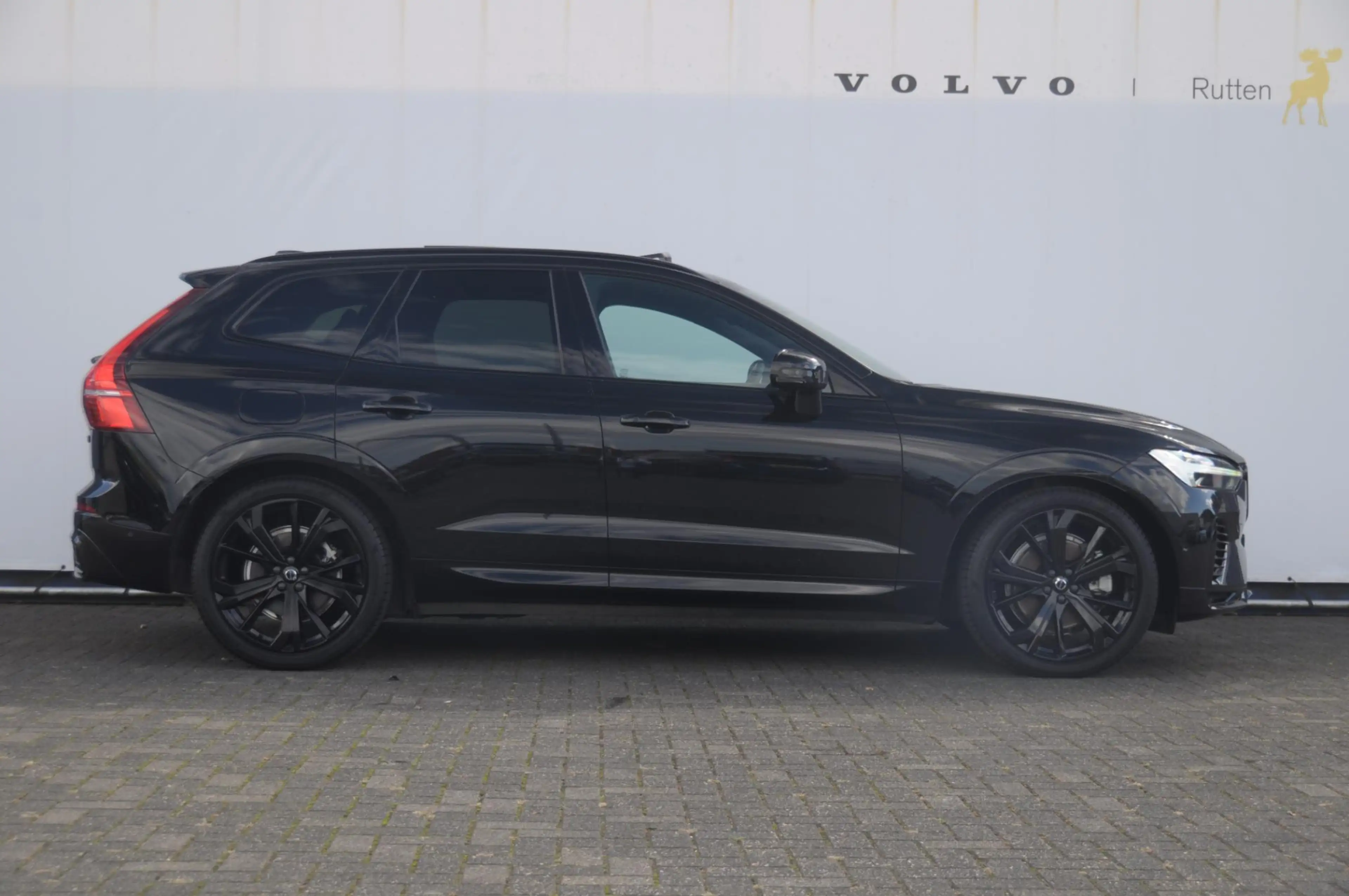 Volvo XC60 T6 350pk Automaat Plug-in AWD Ultra Black Edition — photo 4