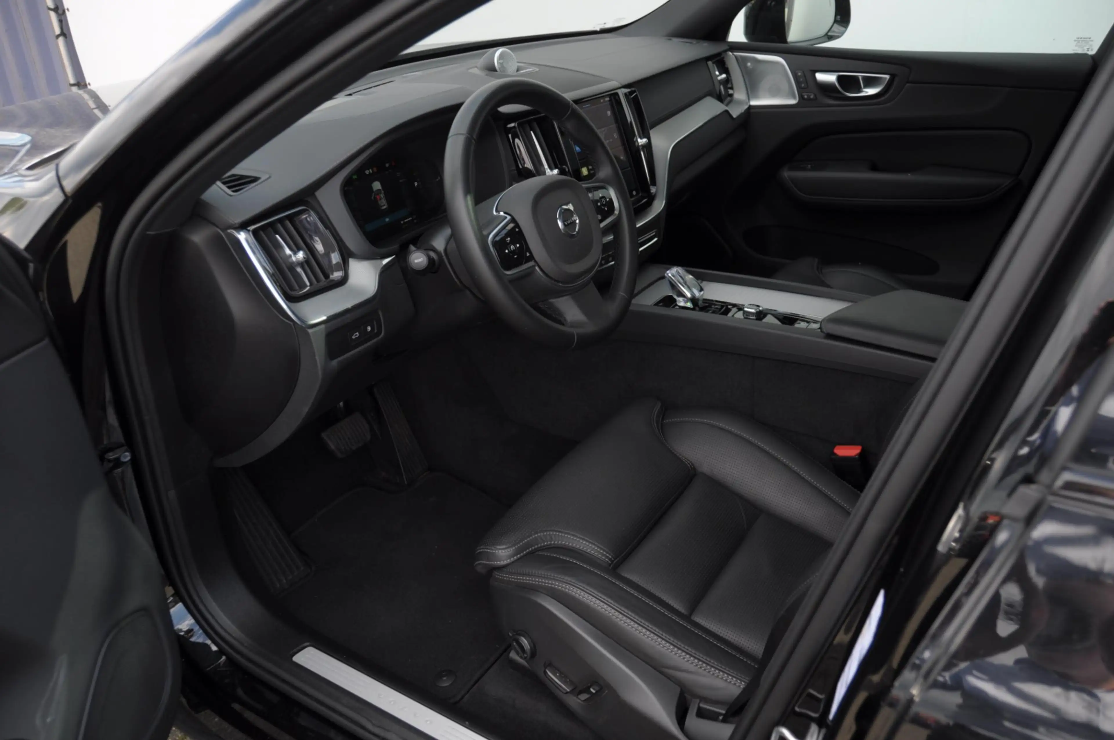 Volvo XC60 T6 350pk Automaat Plug-in AWD Ultra Black Edition — photo 12