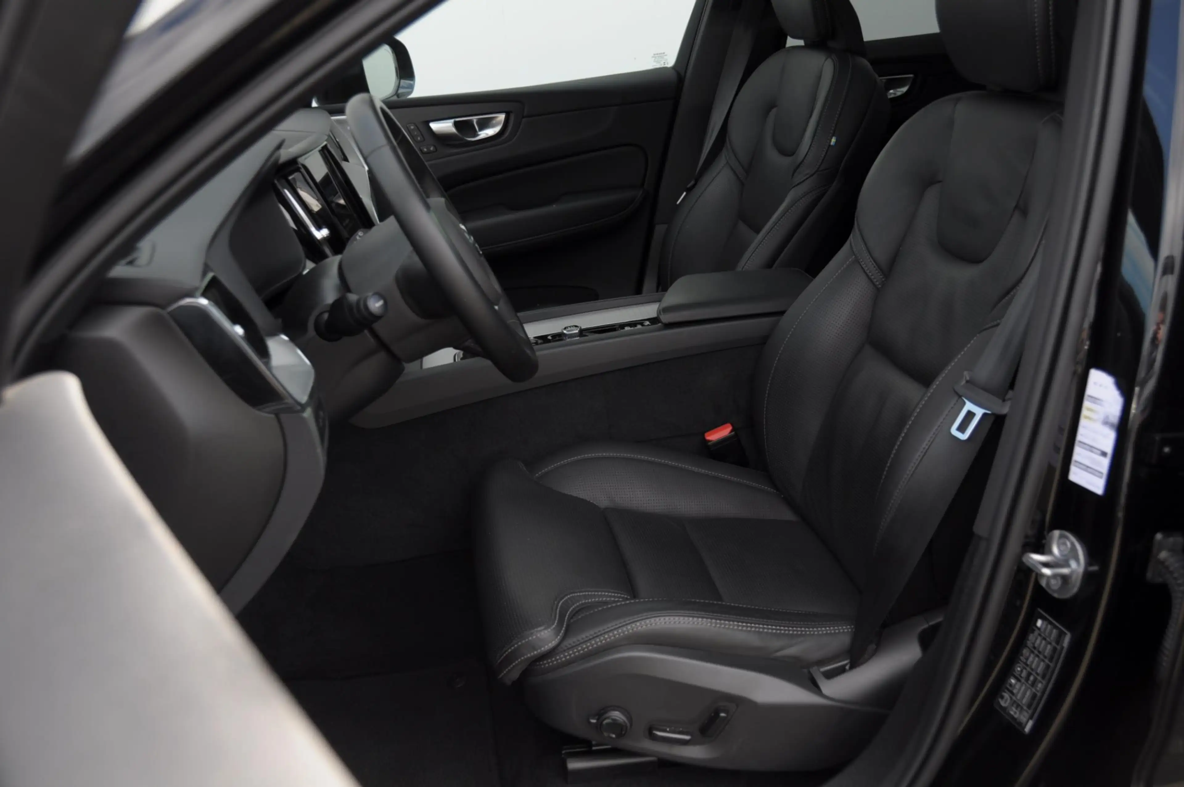 Volvo XC60 T6 350pk Automaat Plug-in AWD Ultra Black Edition — photo 11
