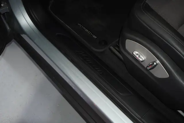 Porsche Macan view 8