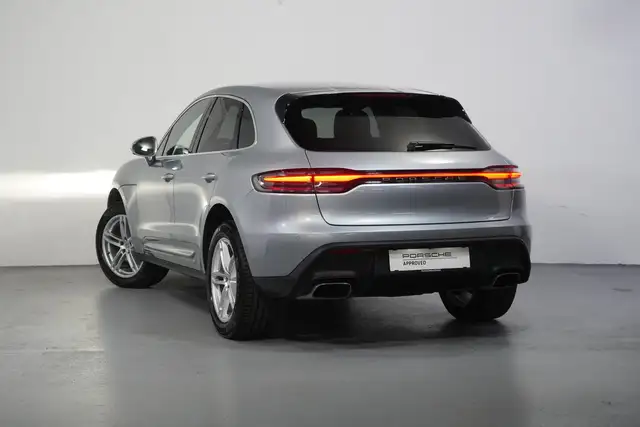 Porsche Macan view 4